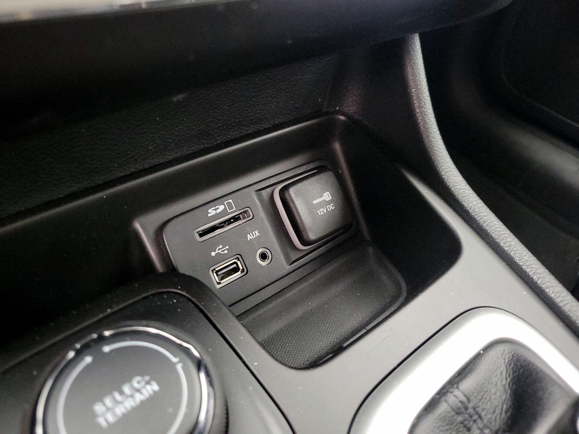 Thumbnail: 2014 Jeep Cherokee - 18