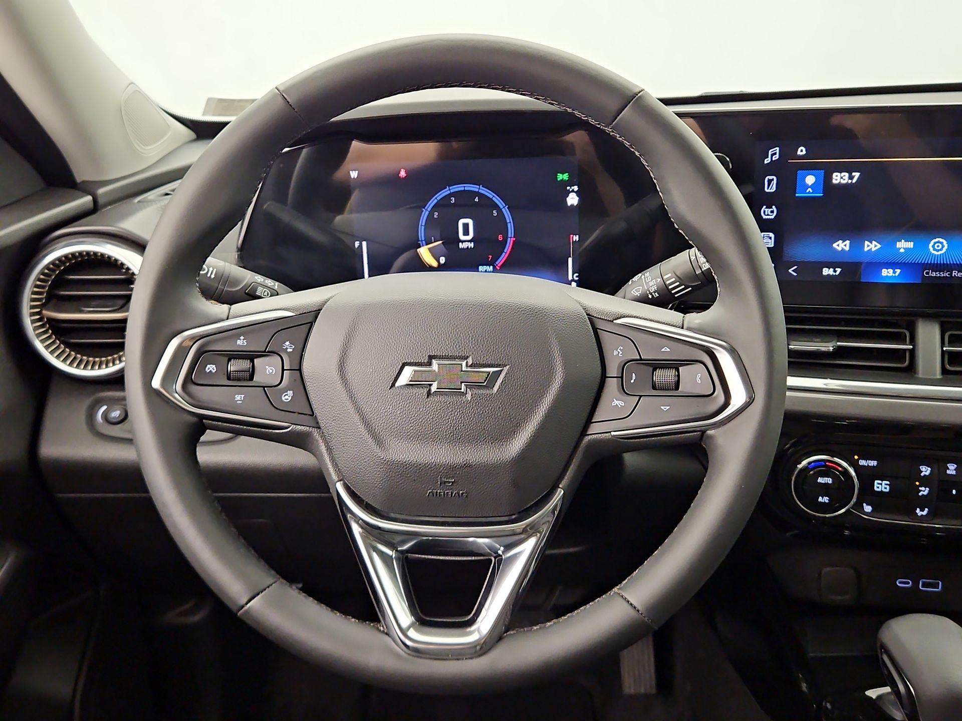 Thumbnail: 2025 Chevrolet Trax - 10