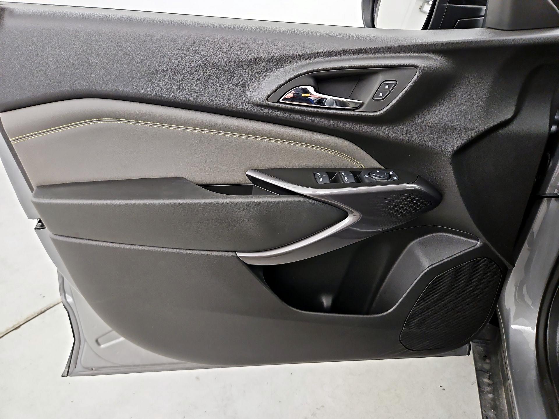 Thumbnail: 2025 Chevrolet Trax - 12