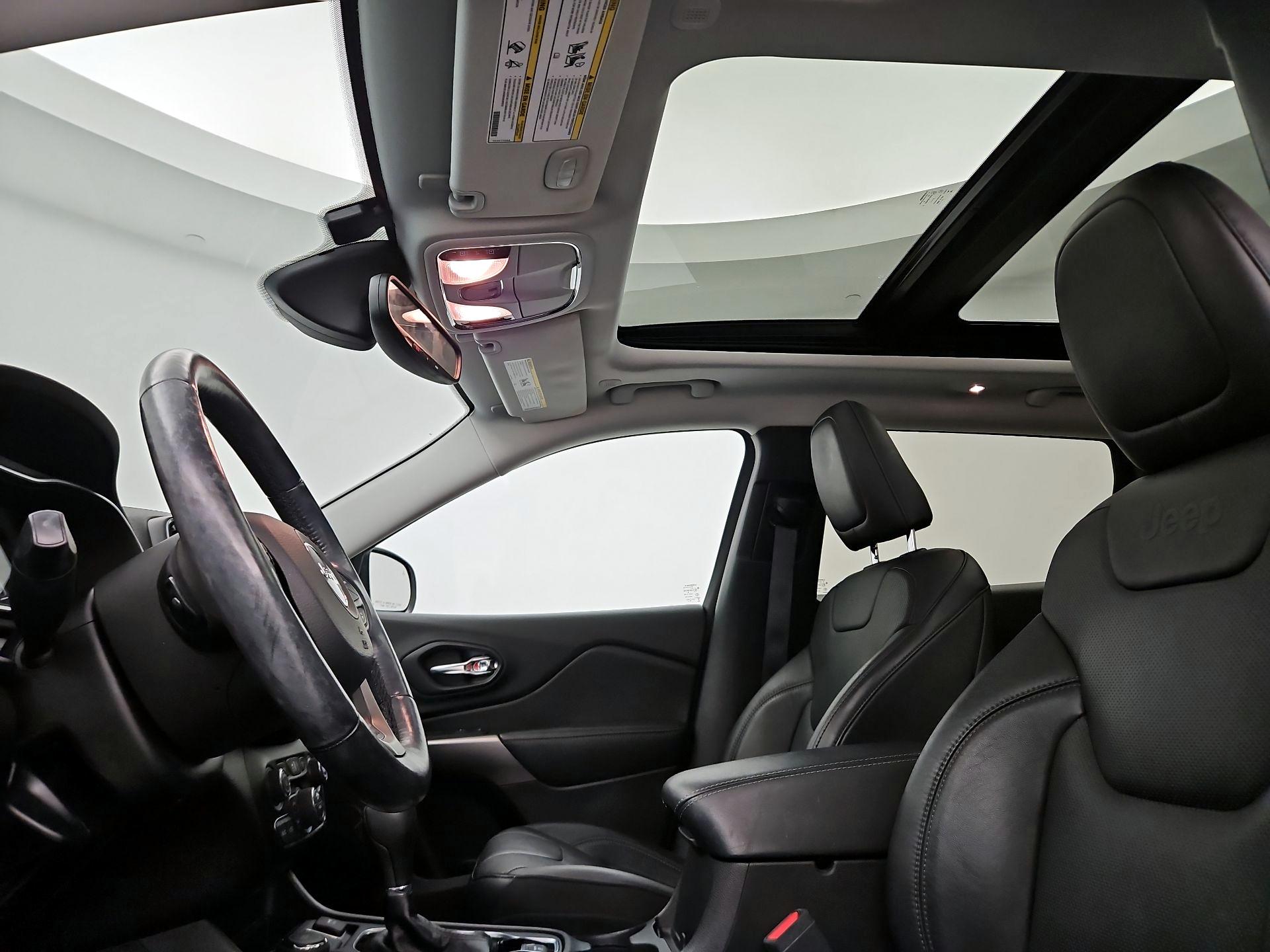 Thumbnail: 2020 Jeep Cherokee - 20