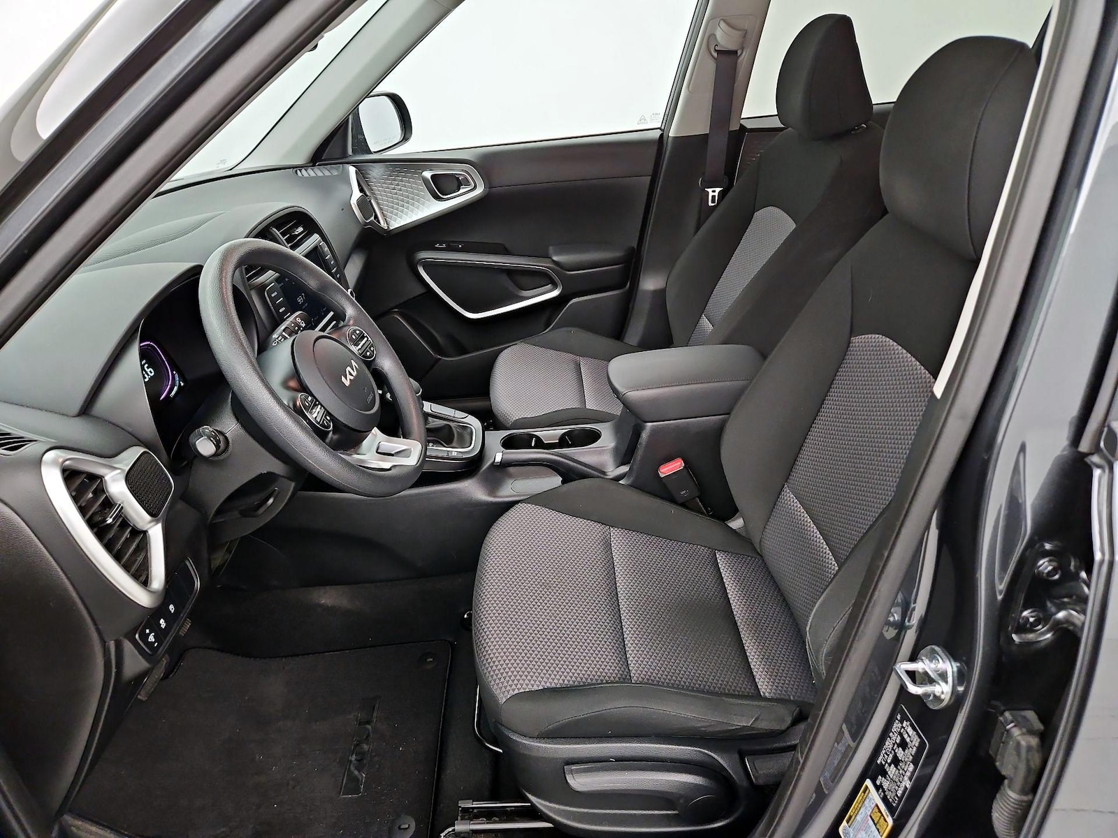2024 Kia Soul LX - Photo 12