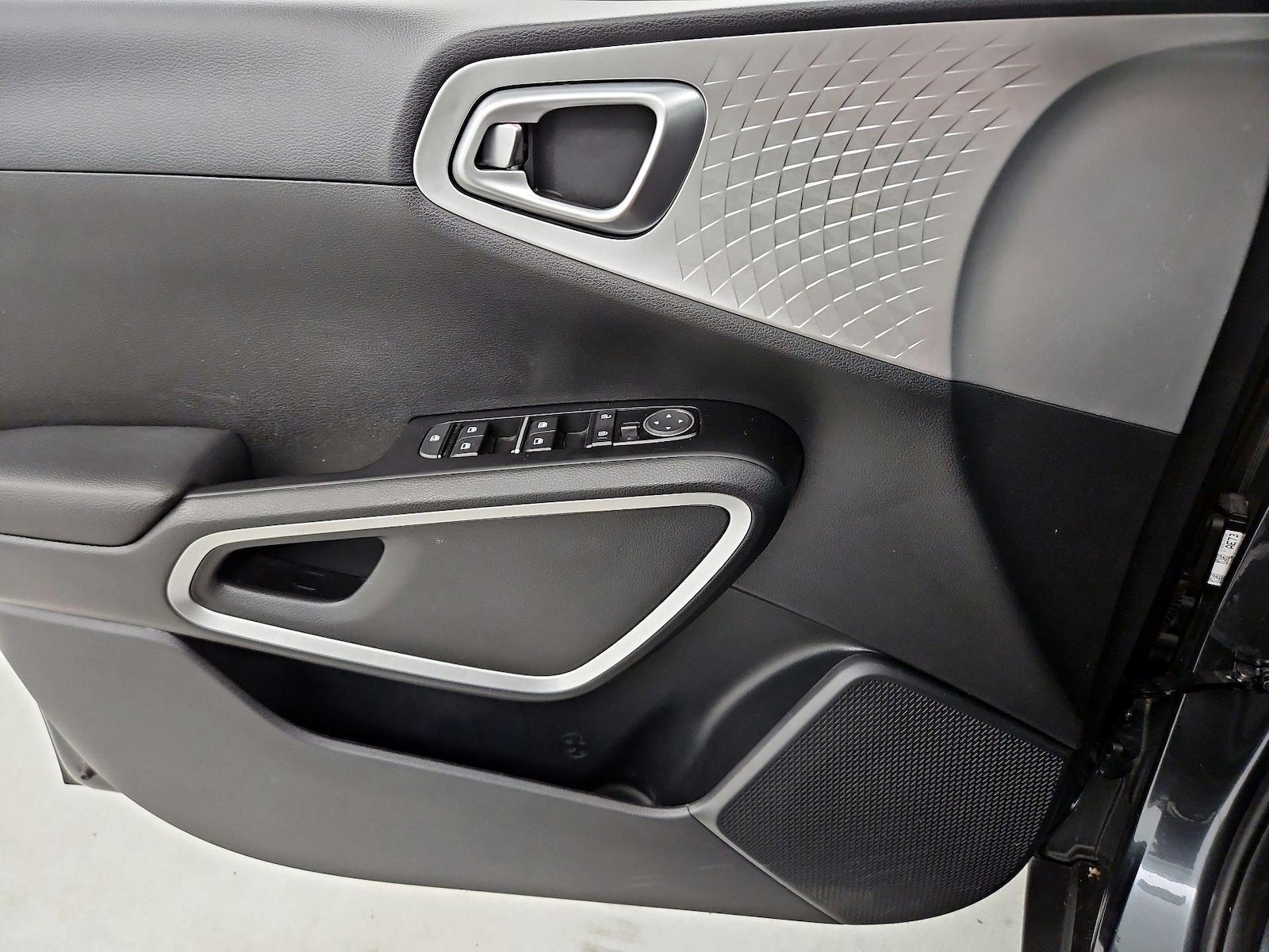2024 Kia Soul LX - Photo 13