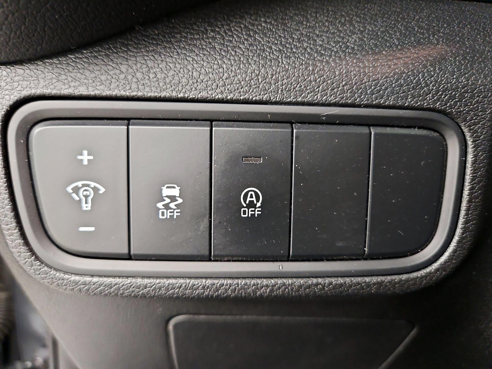 2024 Kia Soul LX - Photo 14