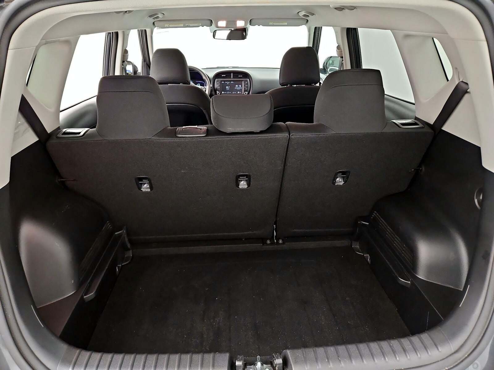 2024 Kia Soul LX - Photo 21
