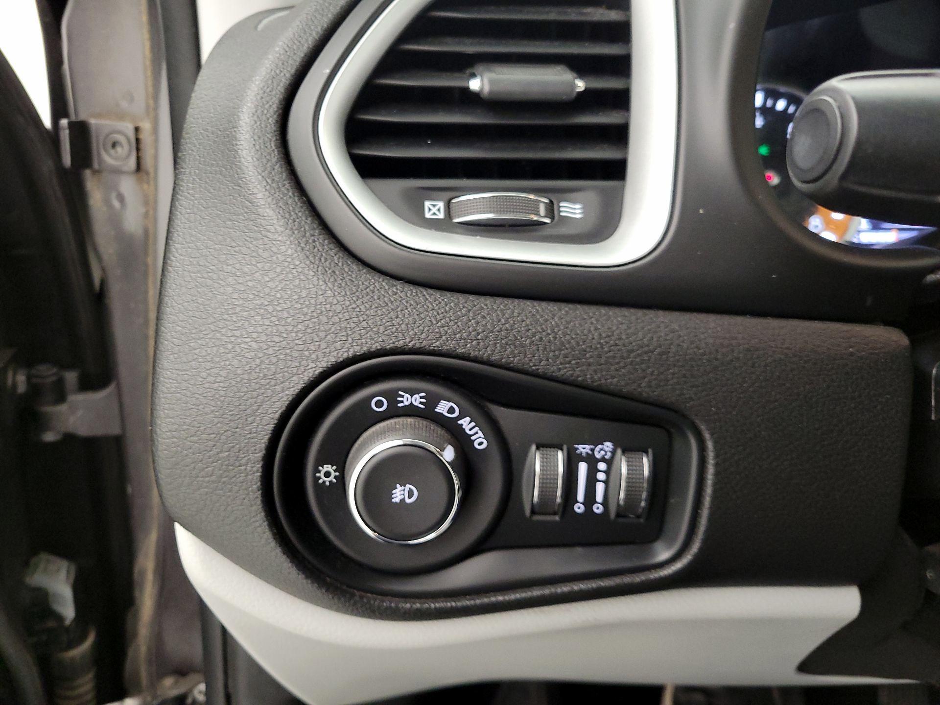 Thumbnail: 2018 Jeep Renegade - 13