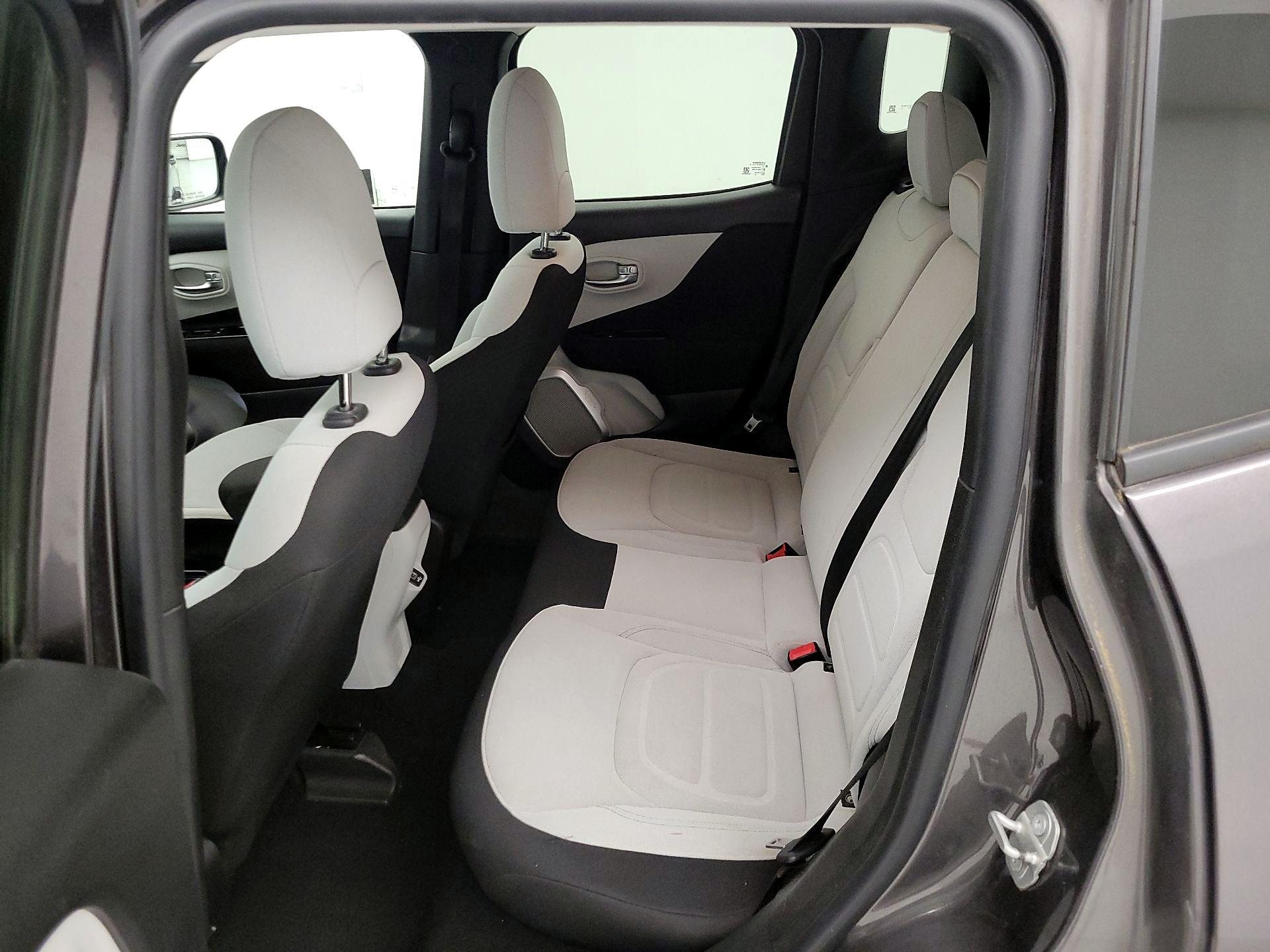 Thumbnail: 2018 Jeep Renegade - 19