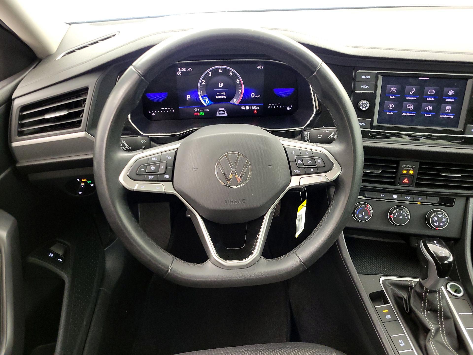 Thumbnail: 2024 Volkswagen Jetta - 10