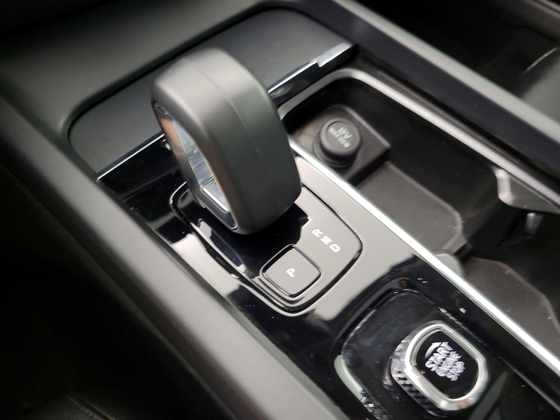Thumbnail: 2024 Volvo S60 - 17