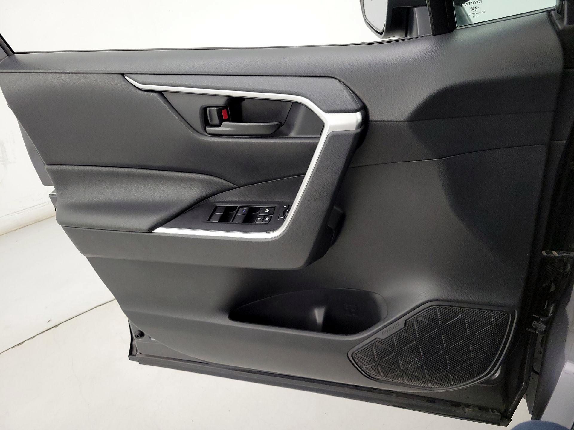 Thumbnail: 2022 Toyota RAV4 - 12