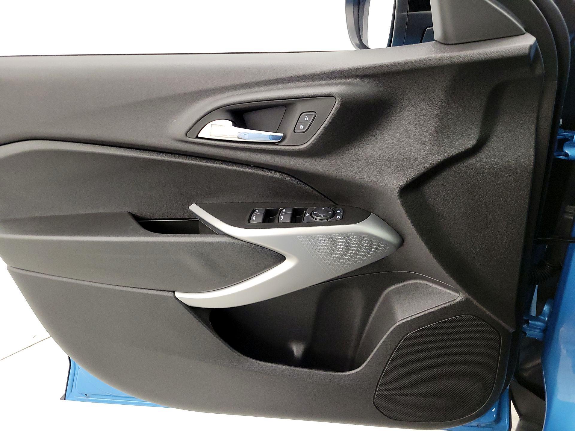 Thumbnail: 2025 Chevrolet Trax - 12