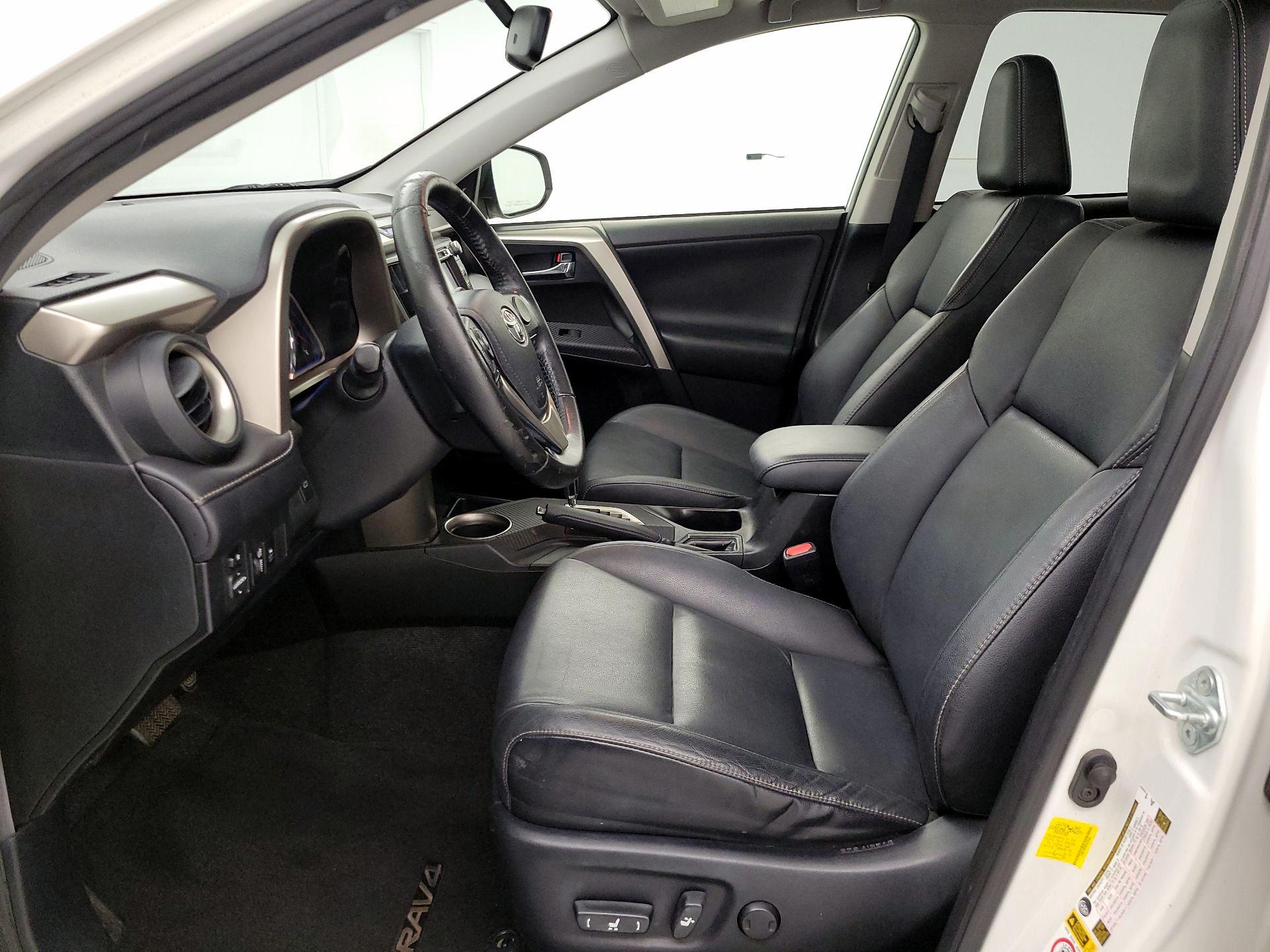 Thumbnail: 2015 Toyota RAV4 - 11