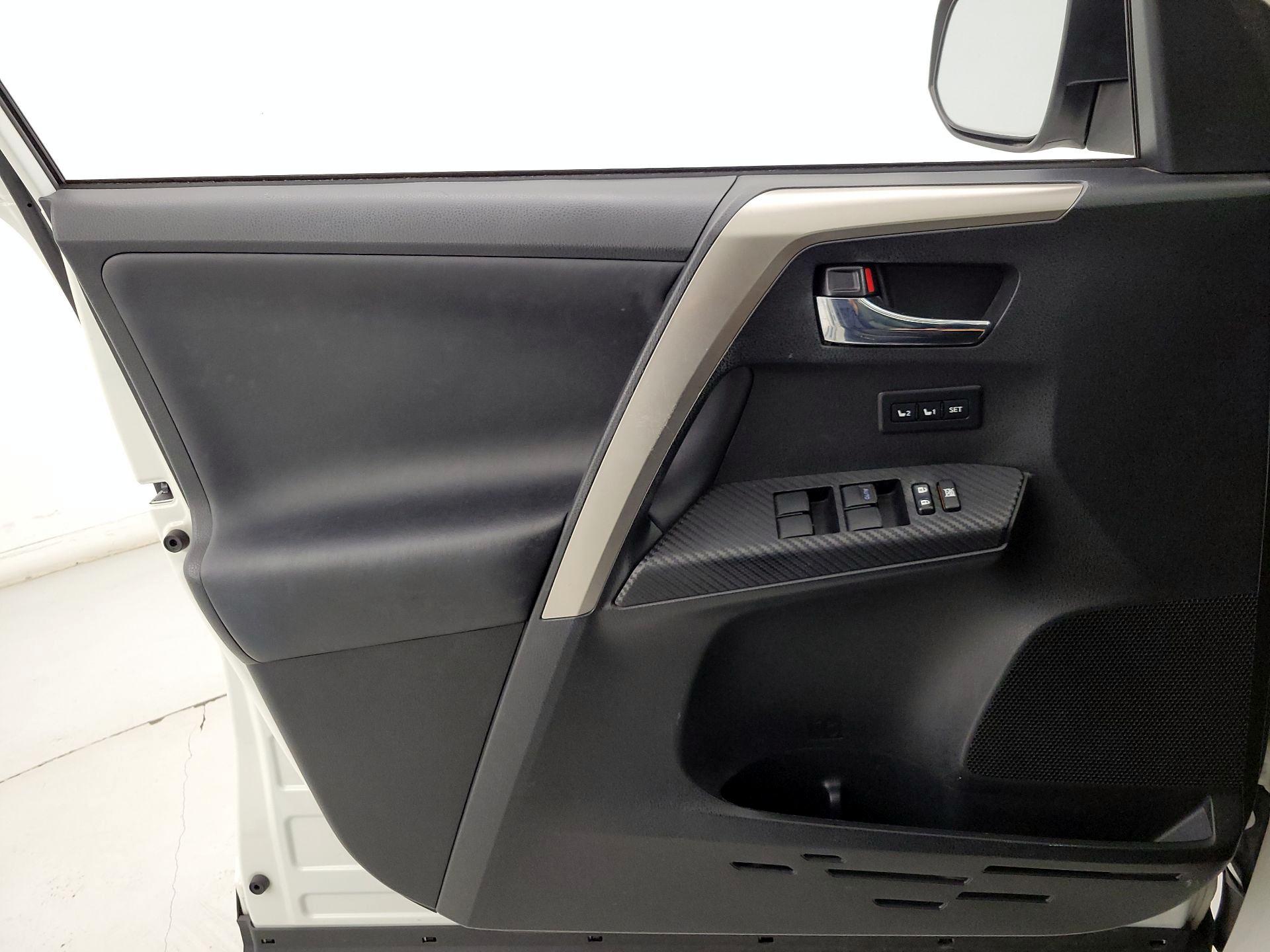 Thumbnail: 2015 Toyota RAV4 - 12