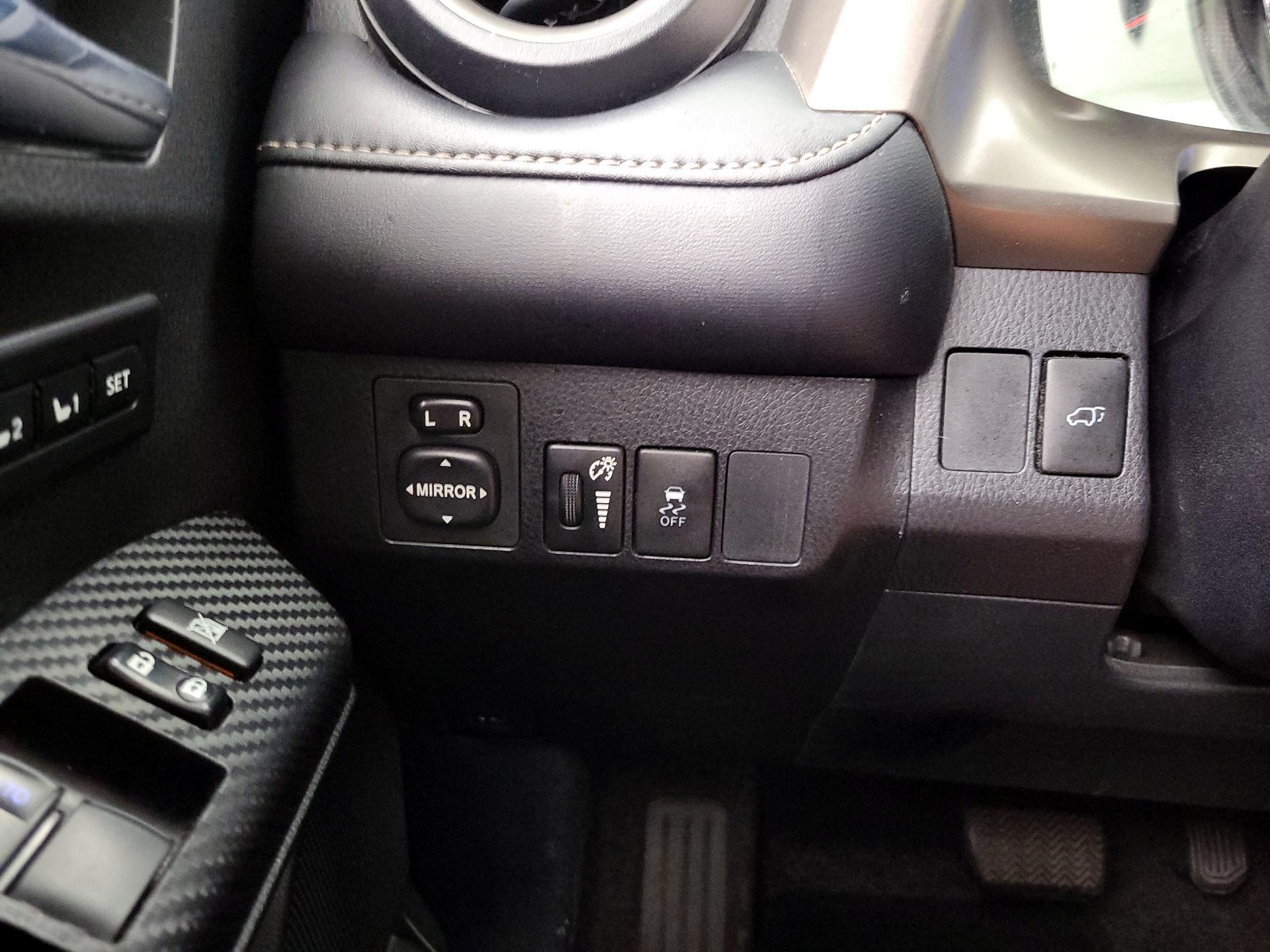 Thumbnail: 2015 Toyota RAV4 - 13