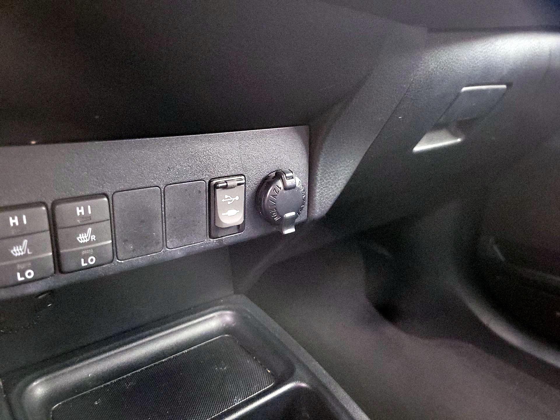Thumbnail: 2015 Toyota RAV4 - 19