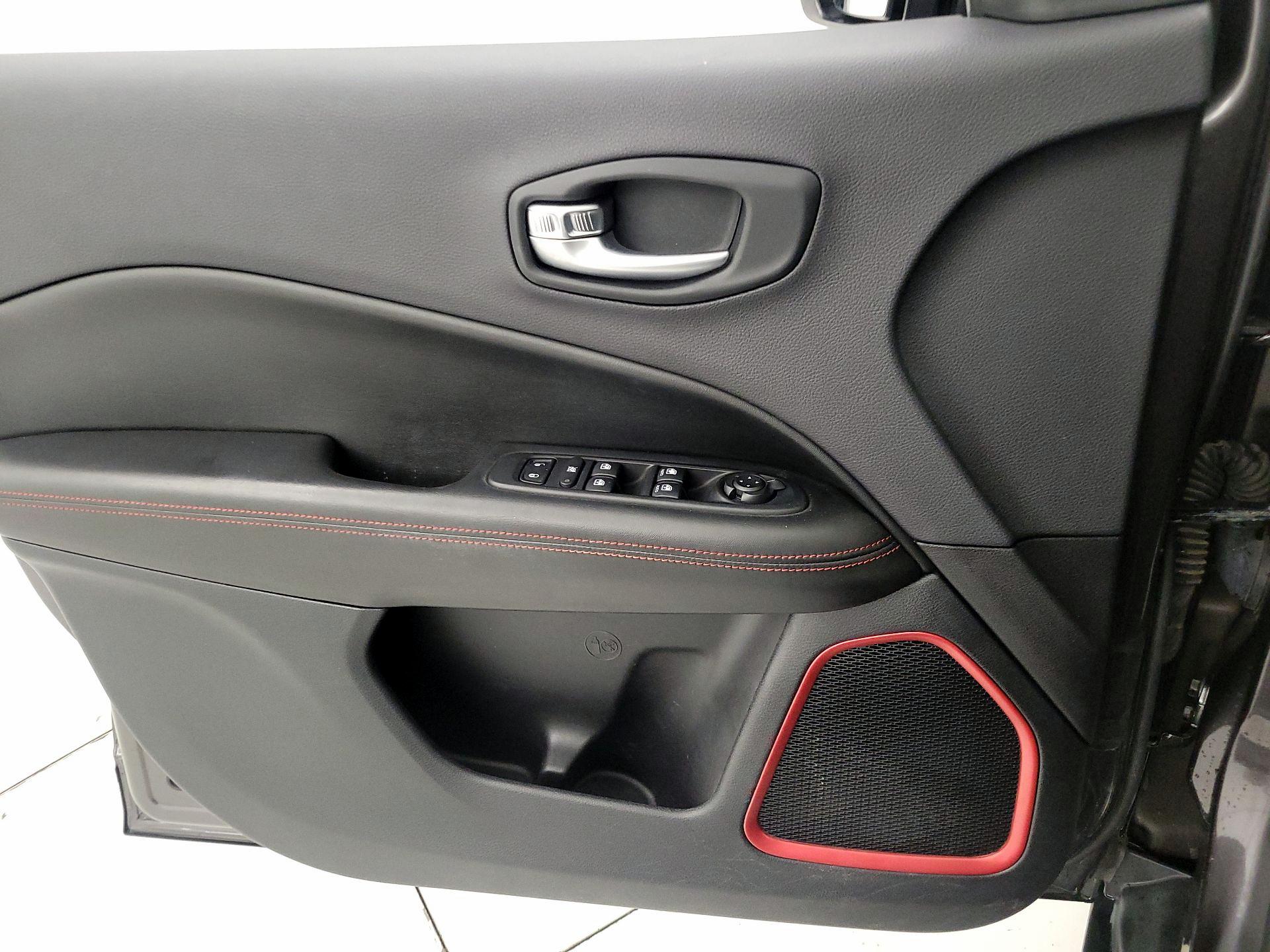Thumbnail: 2018 Jeep Compass - 12