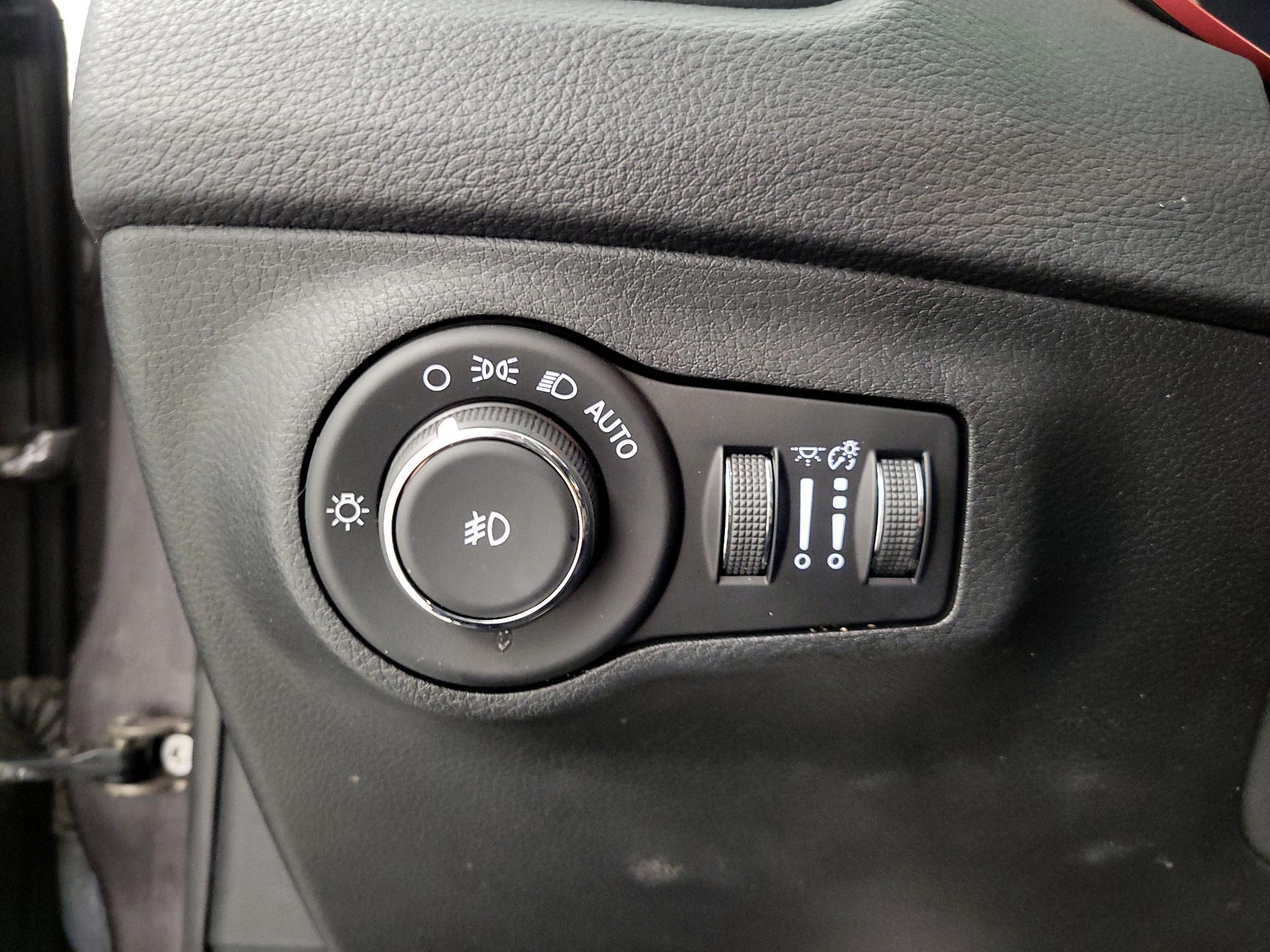 Thumbnail: 2018 Jeep Compass - 13