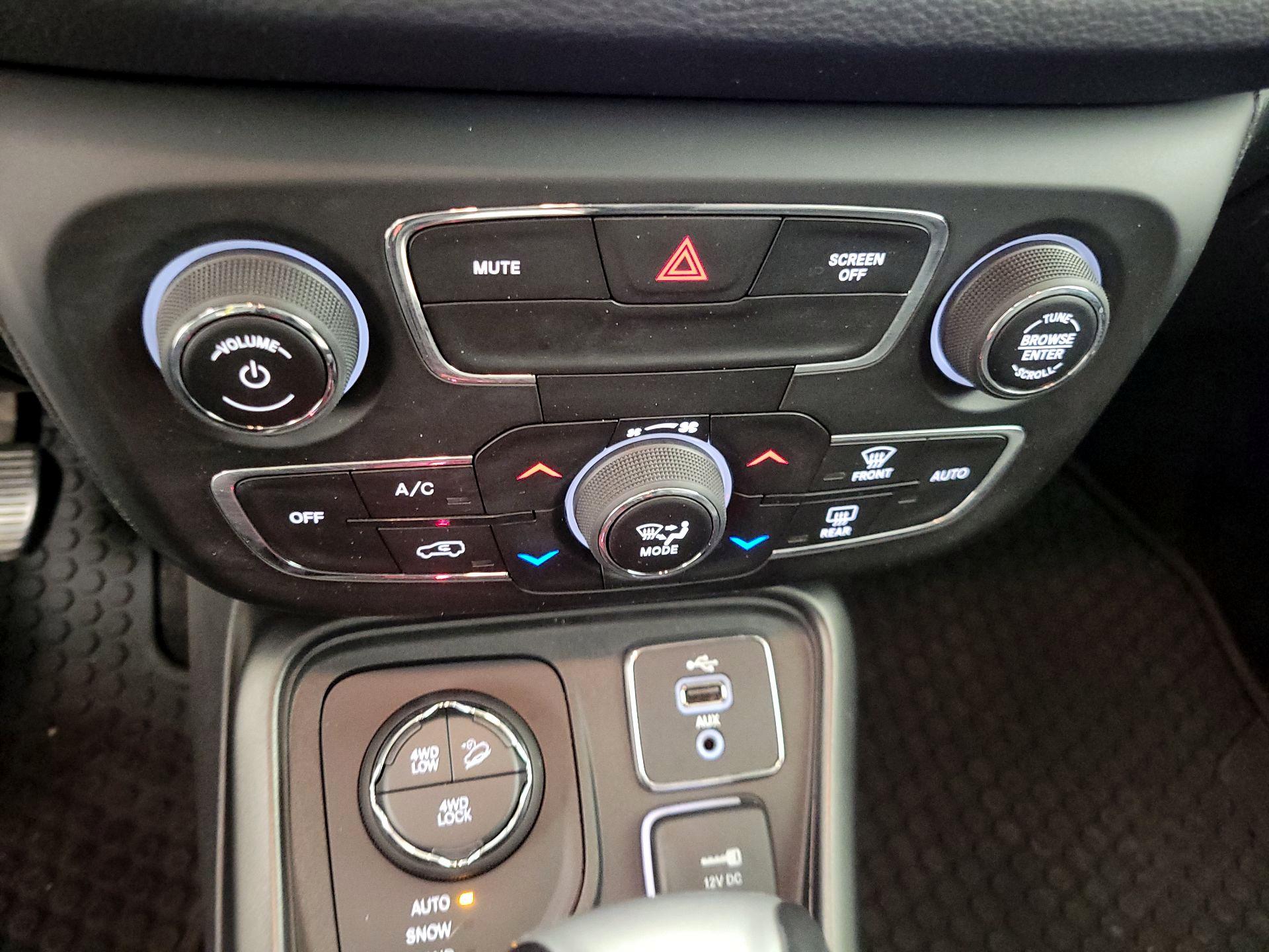Thumbnail: 2018 Jeep Compass - 16