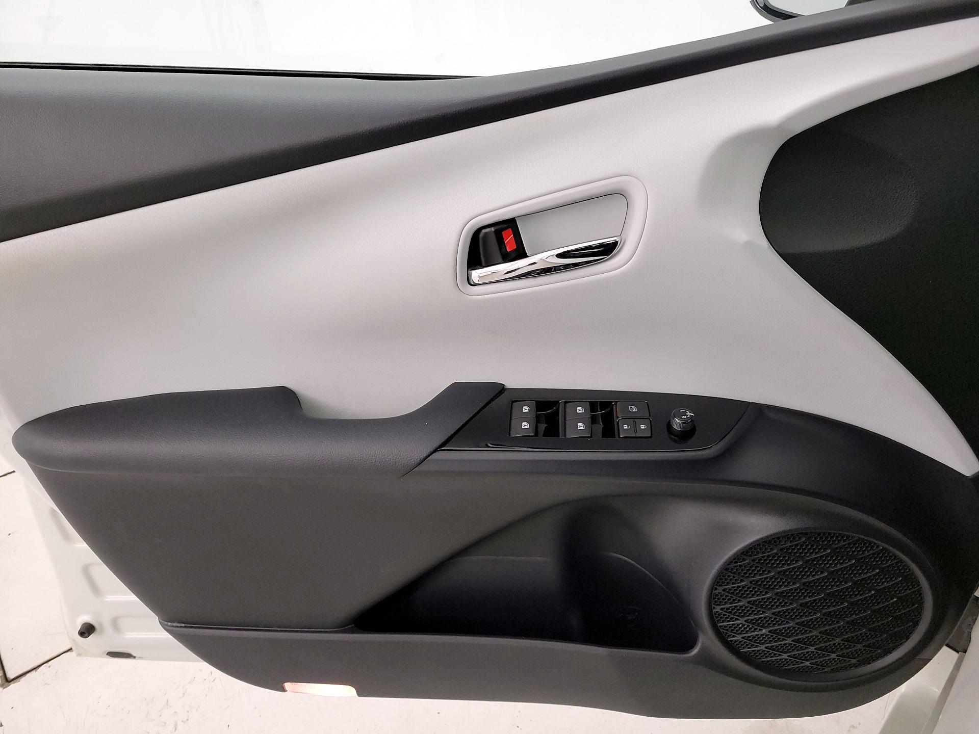 Thumbnail: 2016 Toyota Prius - 12