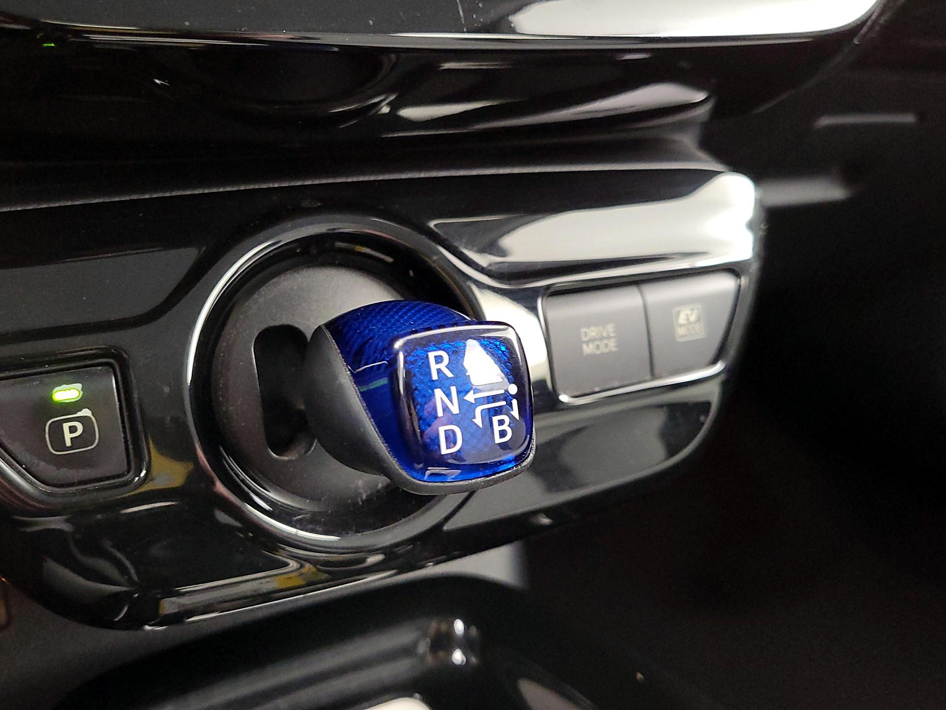 Thumbnail: 2016 Toyota Prius - 17