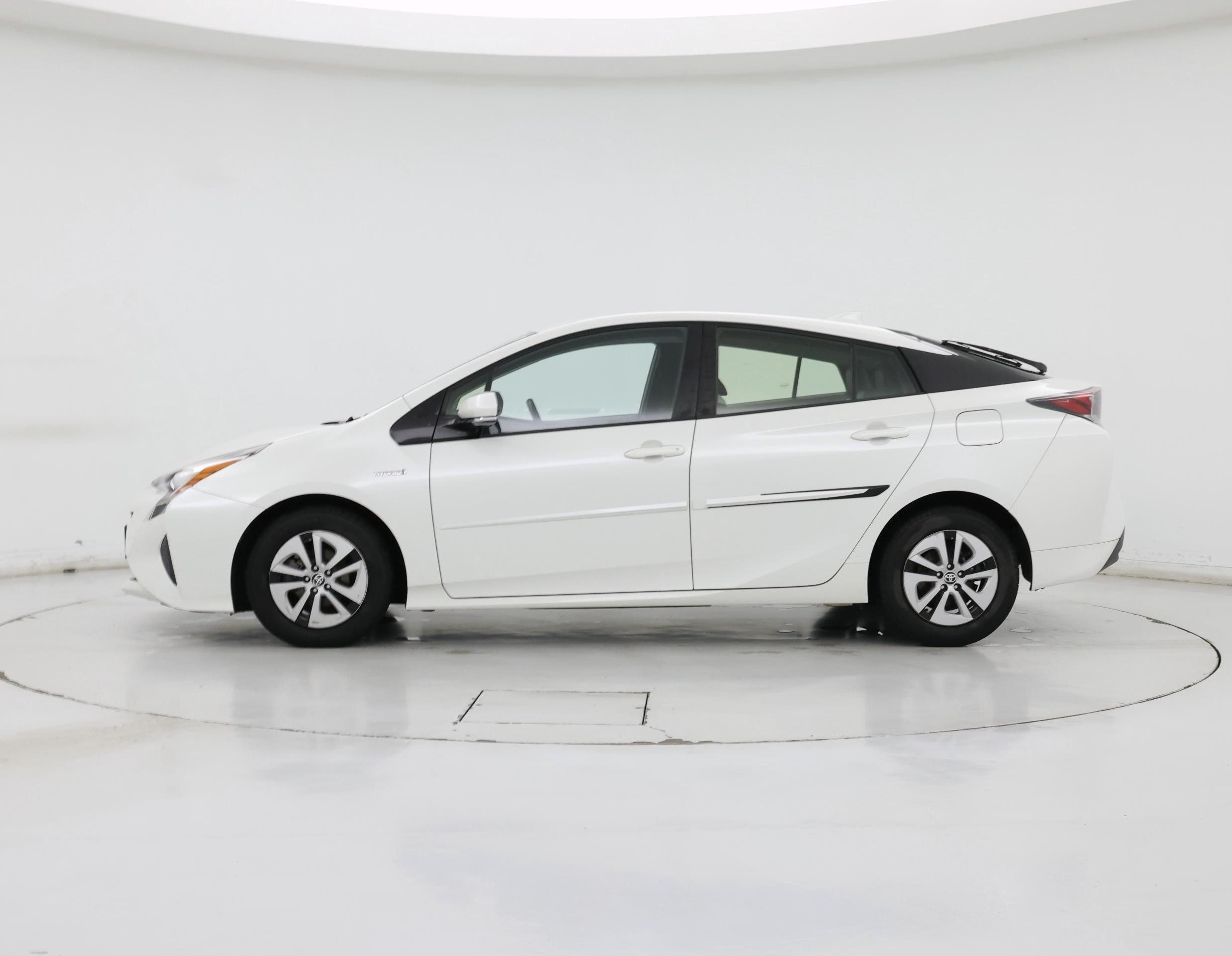 Thumbnail: 2016 Toyota Prius - 3