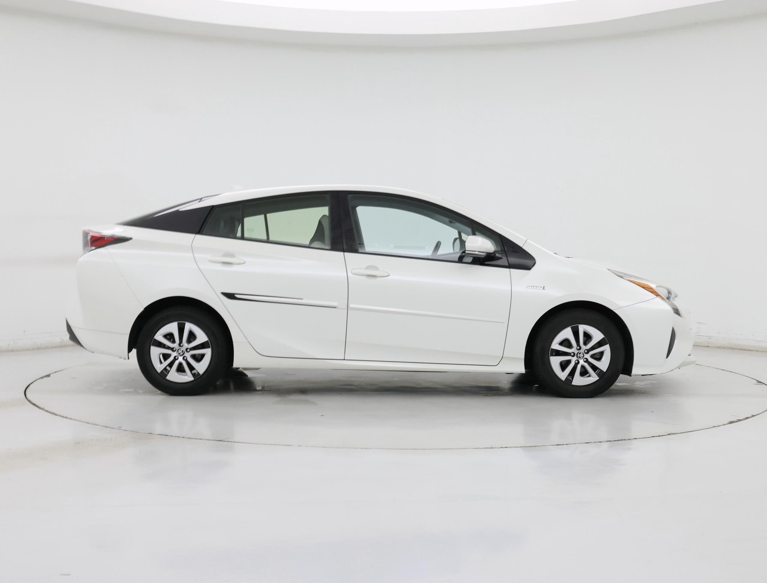 Thumbnail: 2016 Toyota Prius - 7