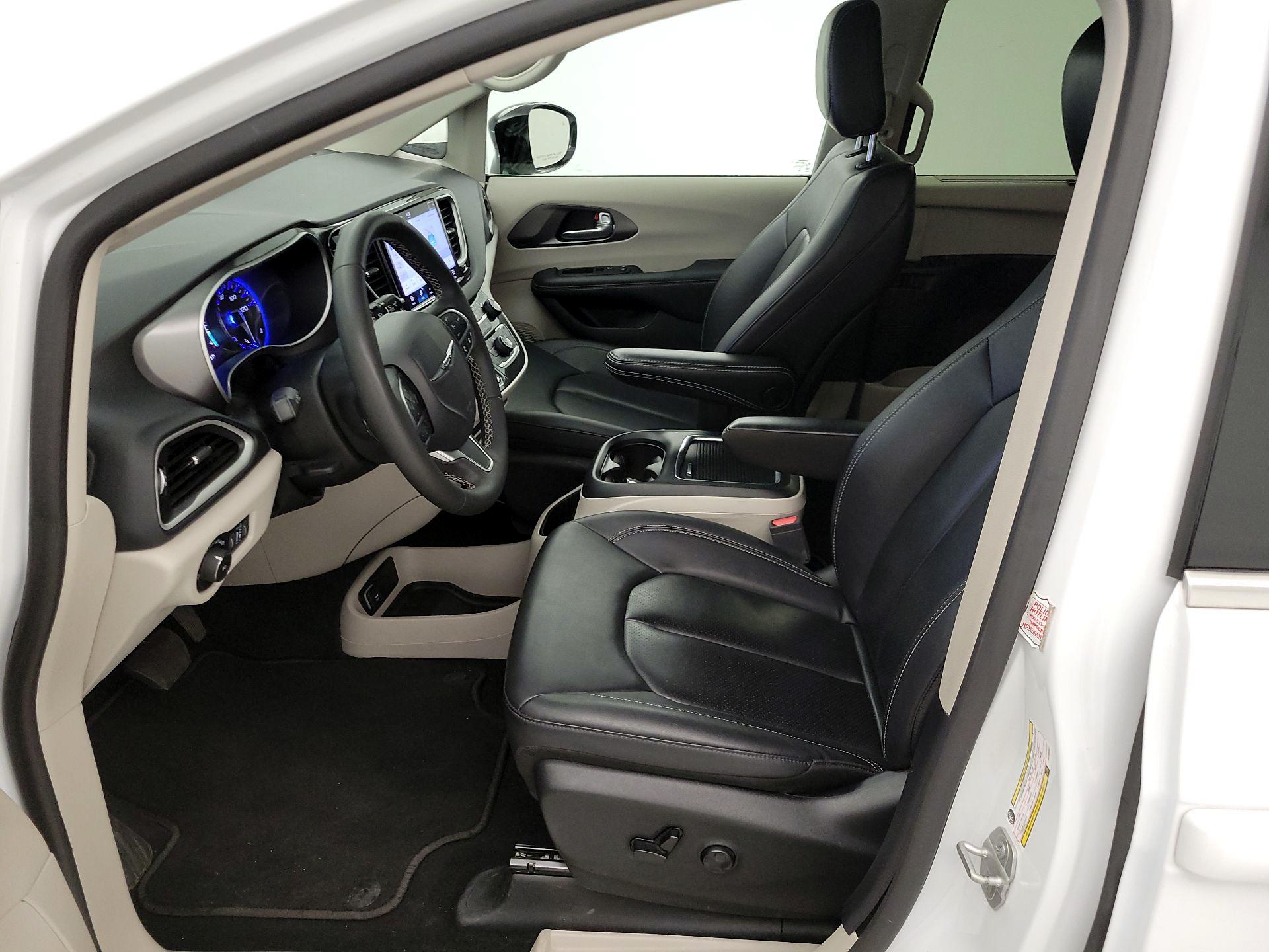 Thumbnail: 2024 Chrysler Pacifica - 11