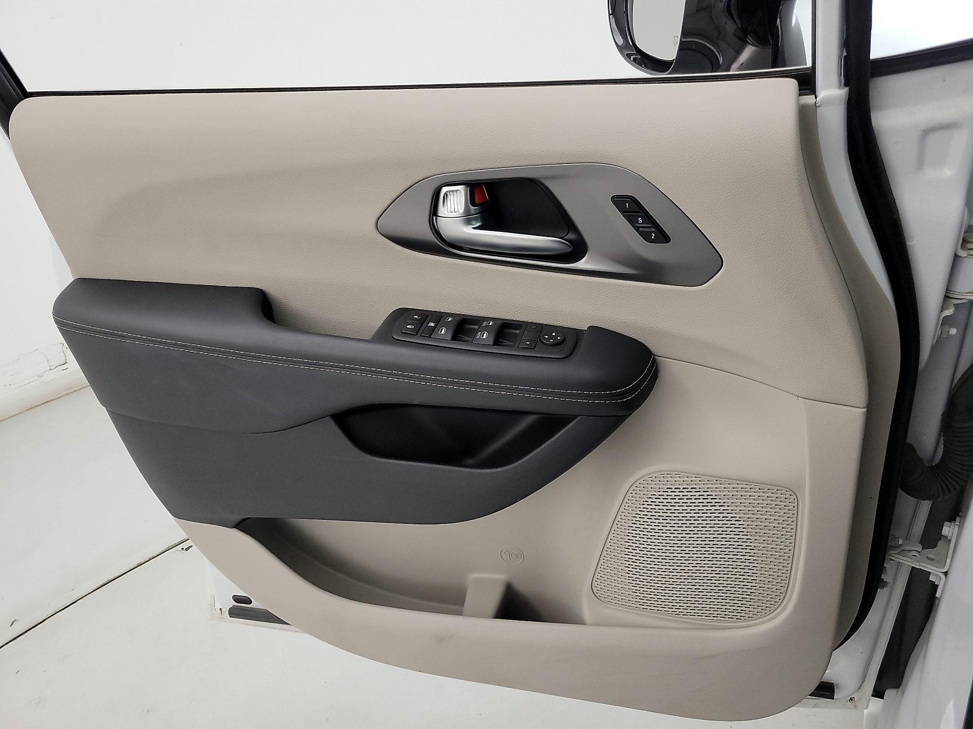 Thumbnail: 2024 Chrysler Pacifica - 12