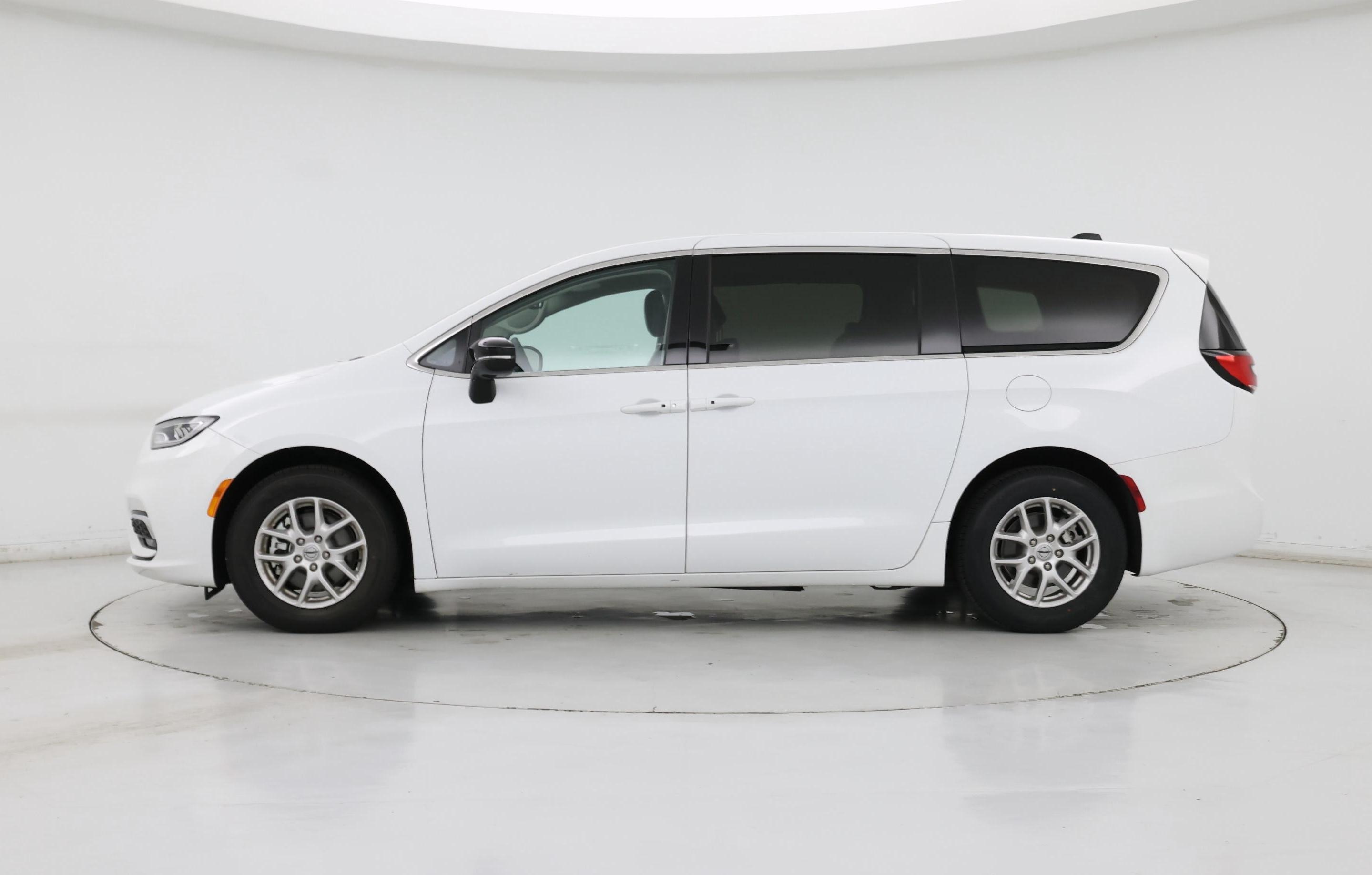 Thumbnail: 2024 Chrysler Pacifica - 3
