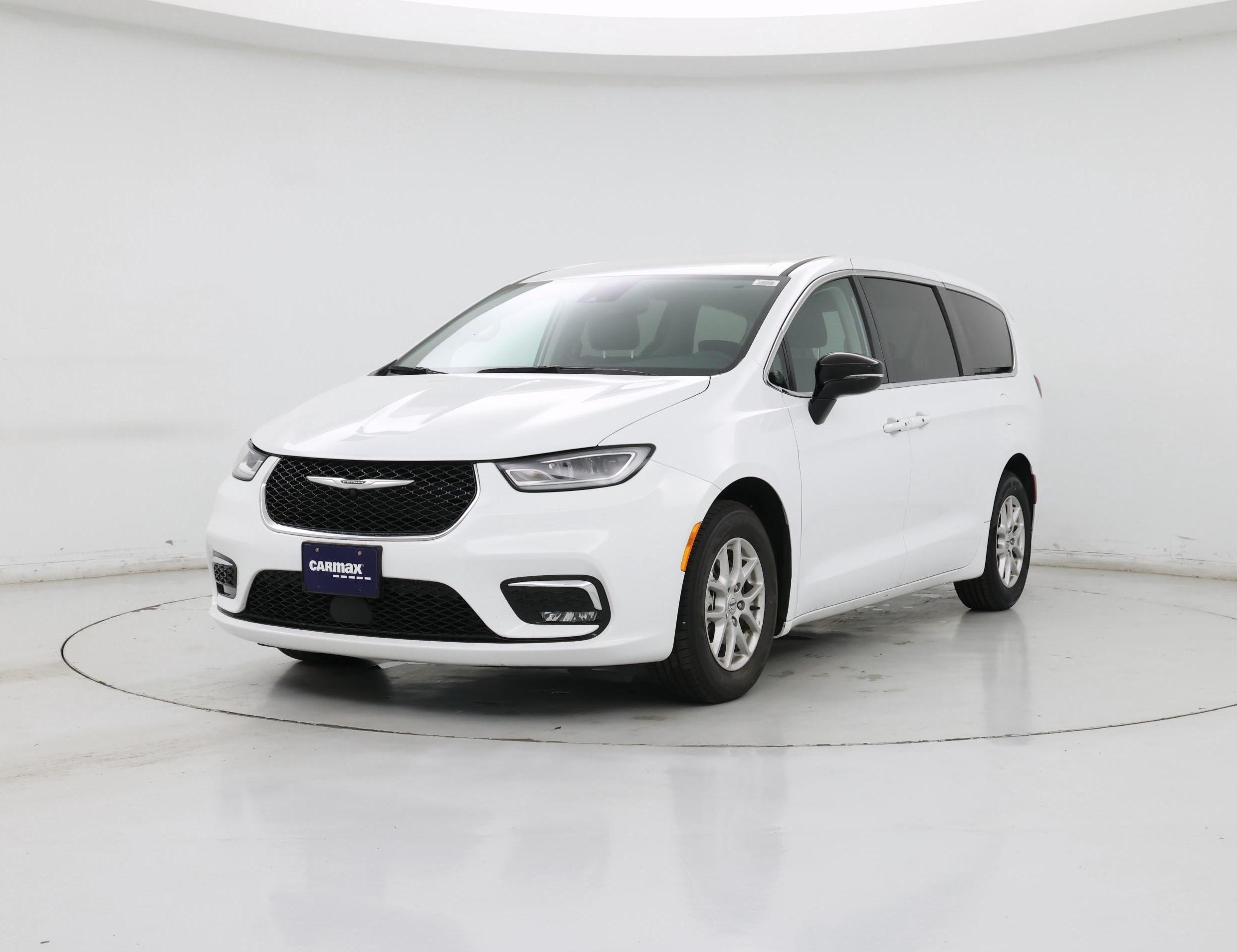 Thumbnail: 2024 Chrysler Pacifica - 4