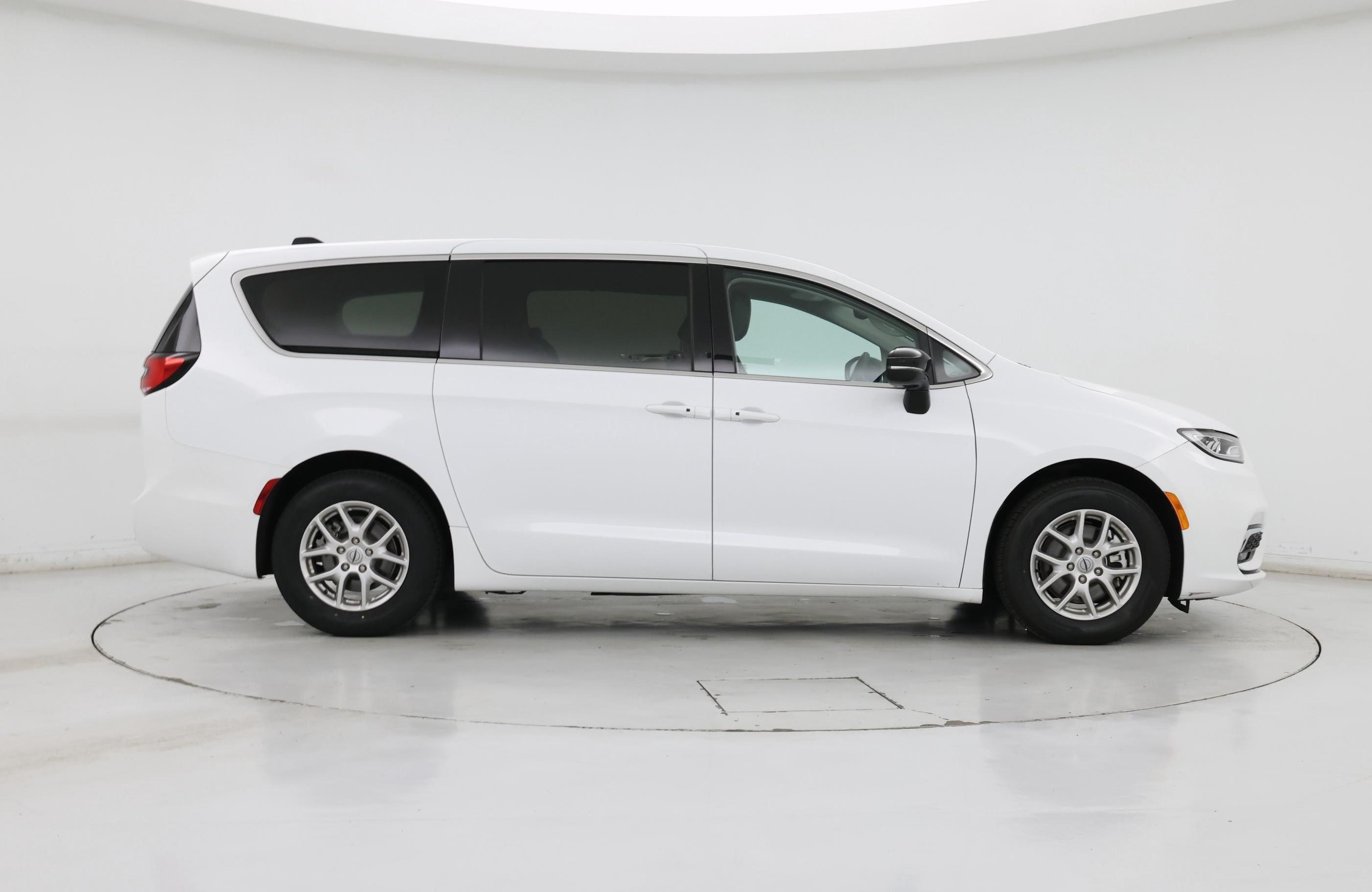 Thumbnail: 2024 Chrysler Pacifica - 7