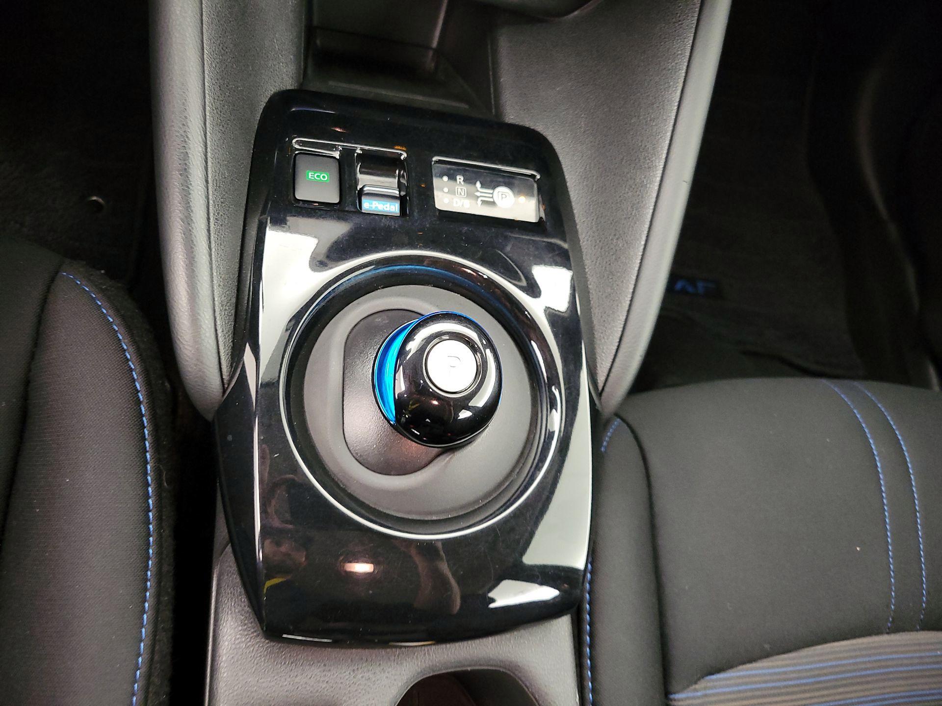 Thumbnail: 2023 Nissan Leaf - 17