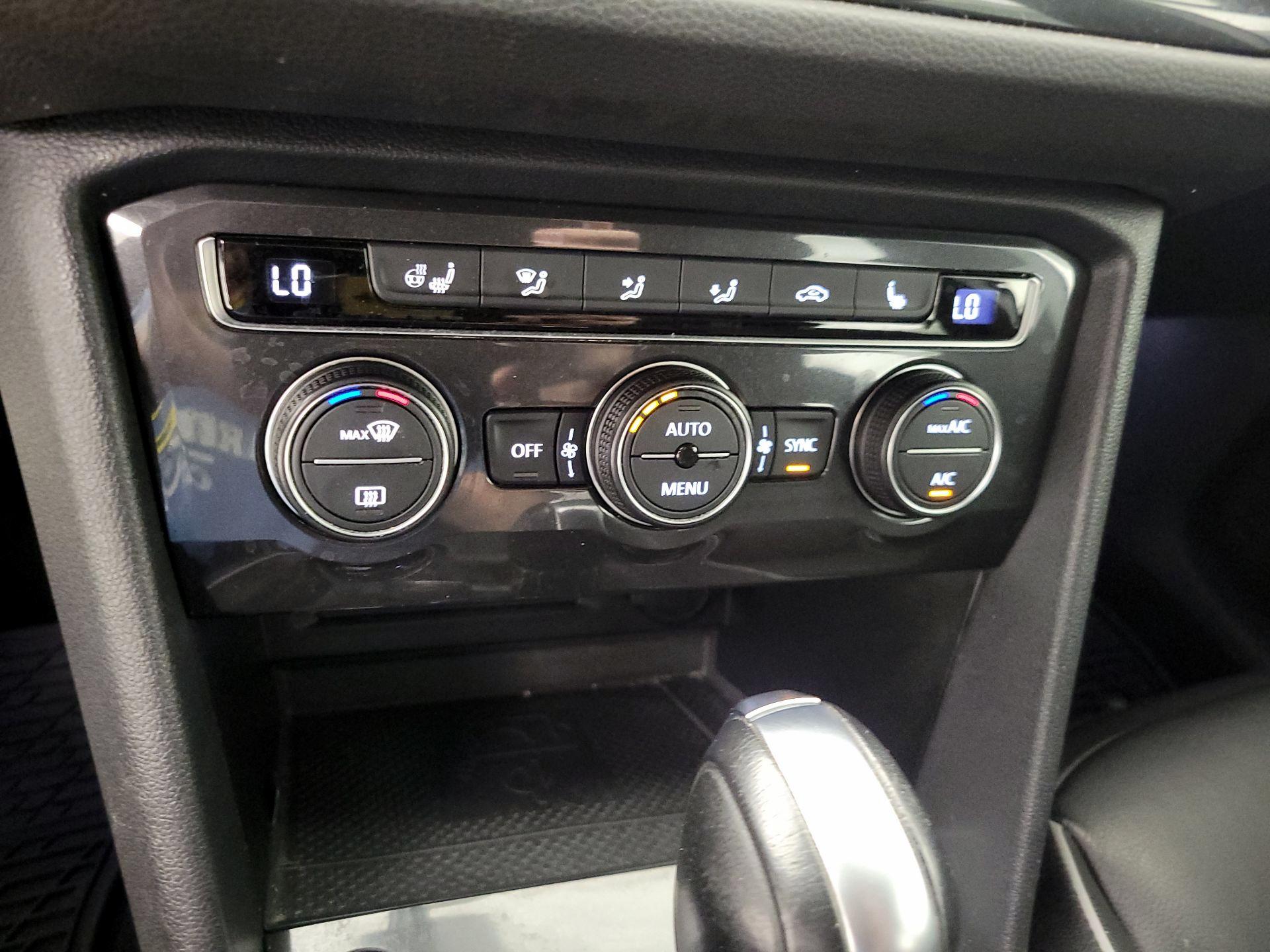 Thumbnail: 2021 Volkswagen Tiguan - 16