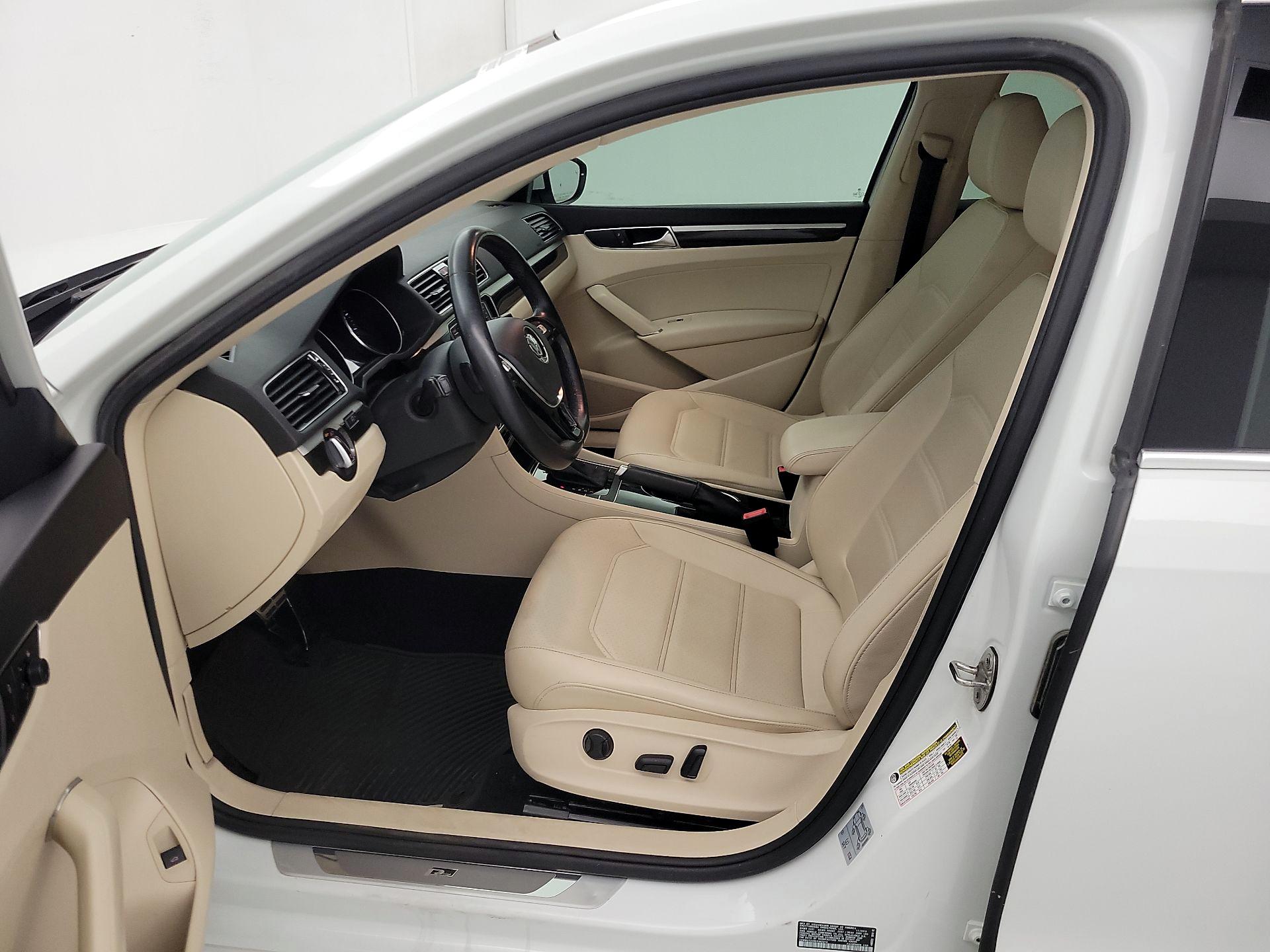 Thumbnail: 2019 Volkswagen Passat - 11