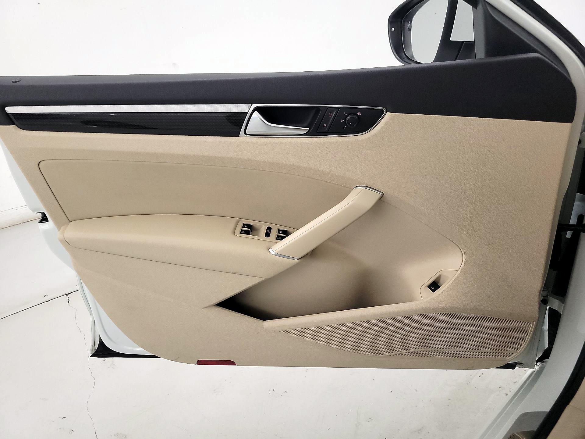 Thumbnail: 2019 Volkswagen Passat - 12