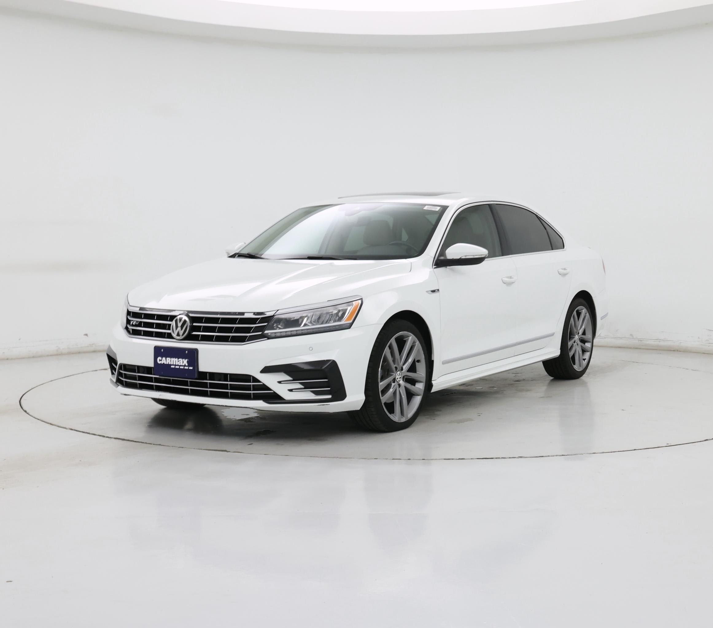Thumbnail: 2019 Volkswagen Passat - 4