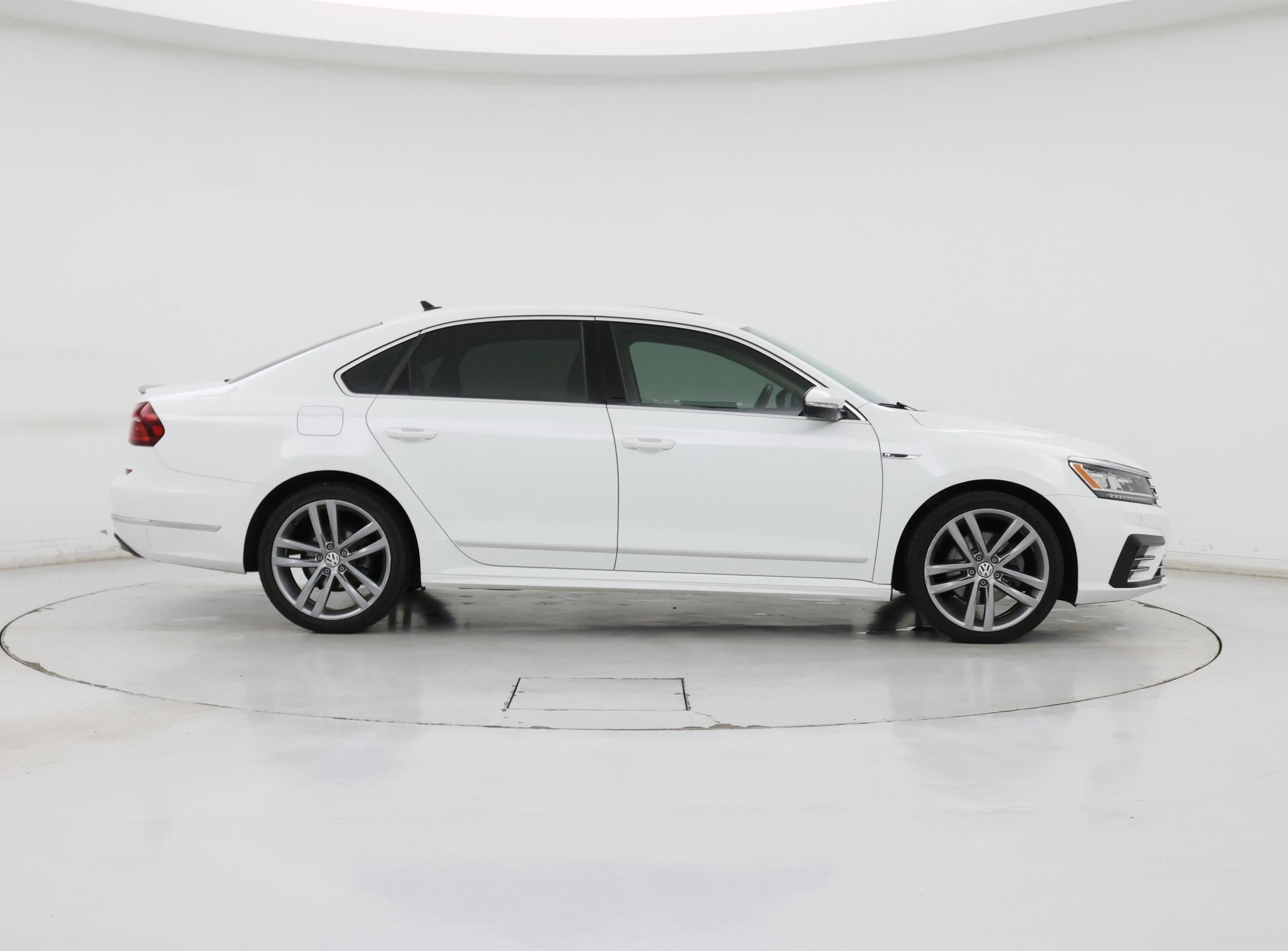 Thumbnail: 2019 Volkswagen Passat - 7