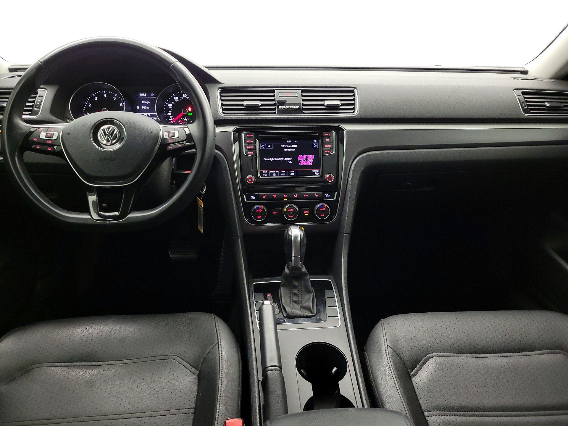 Thumbnail: 2018 Volkswagen Passat - 9