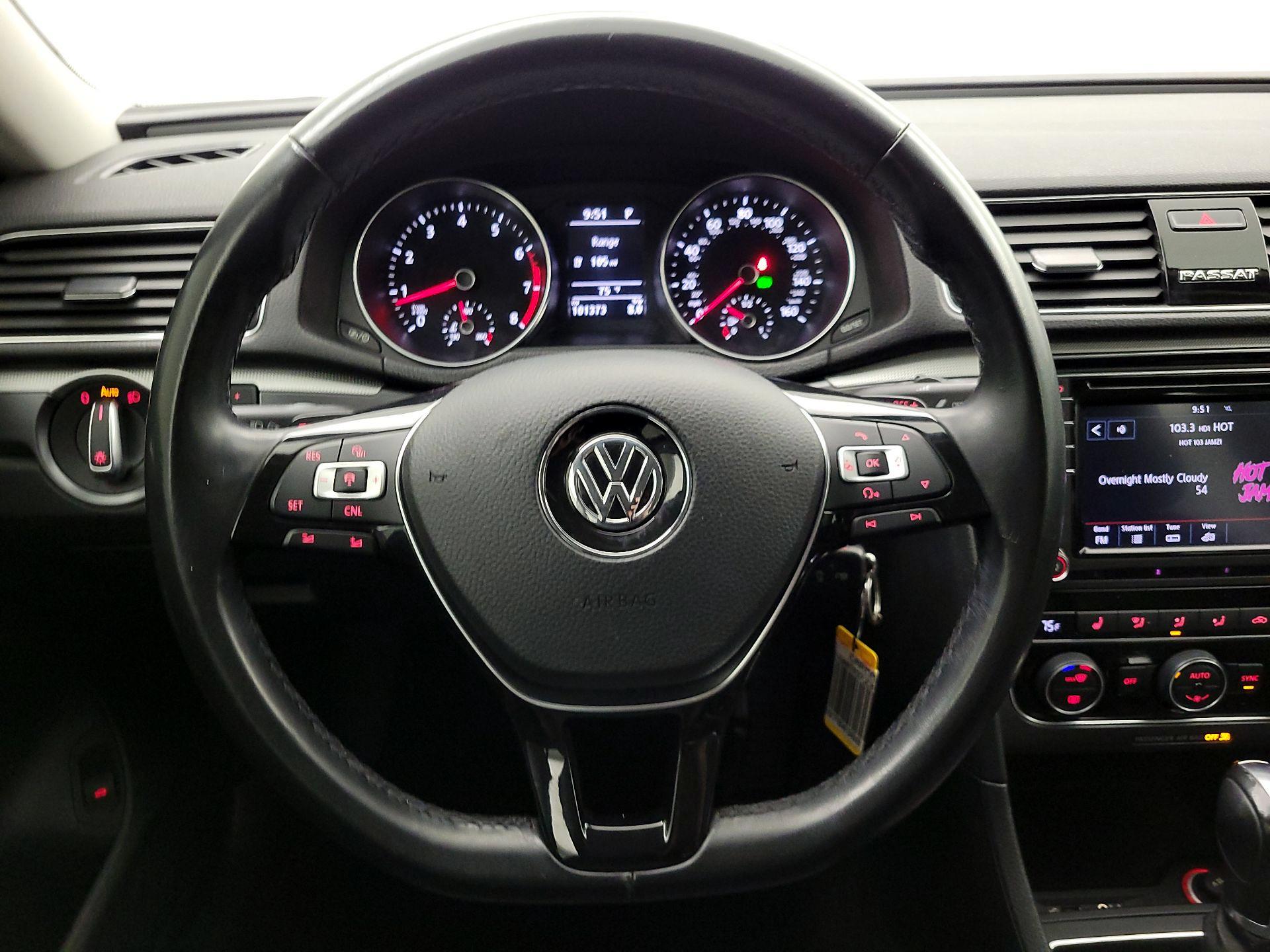 Thumbnail: 2018 Volkswagen Passat - 10