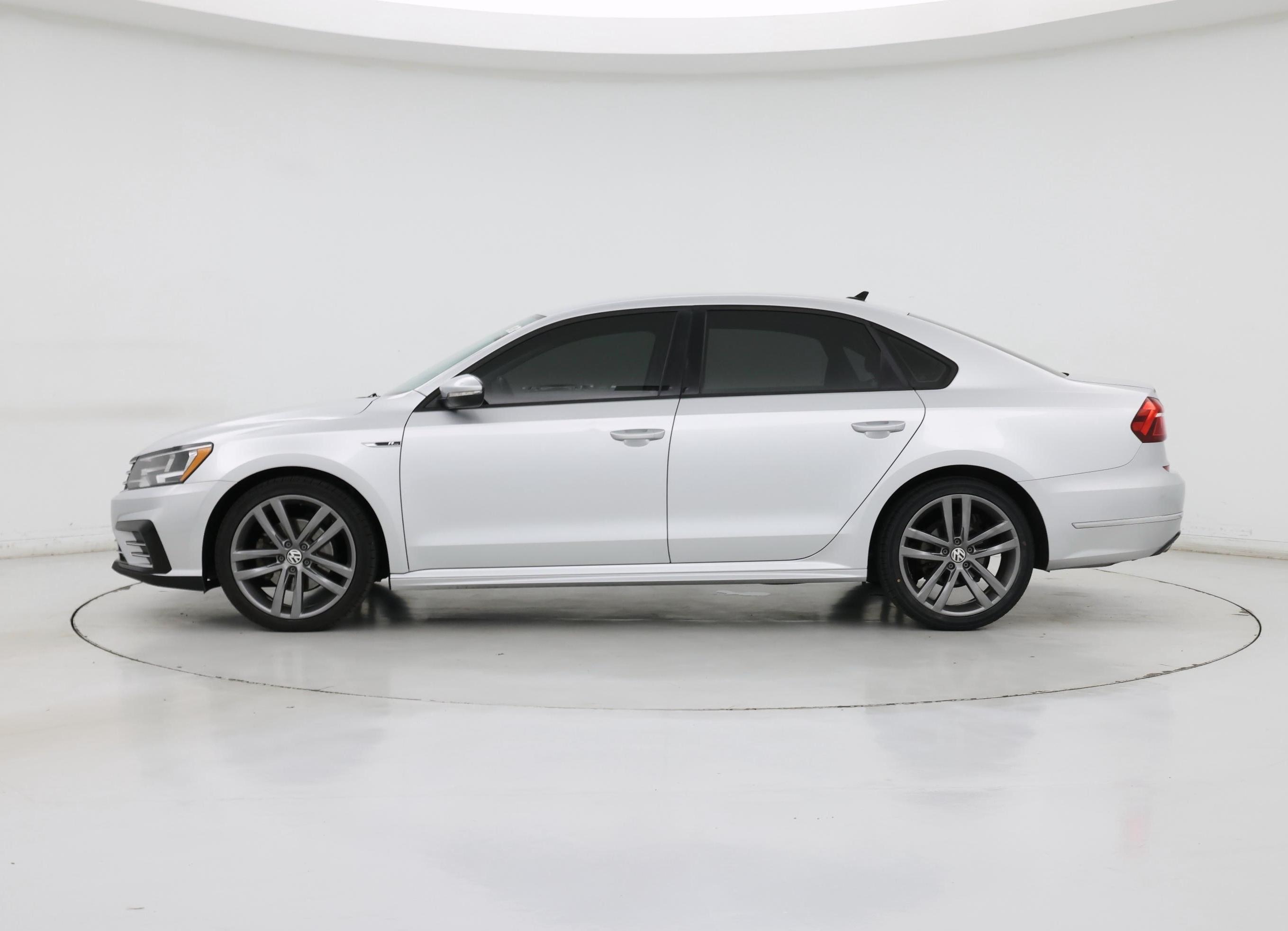 Thumbnail: 2018 Volkswagen Passat - 3