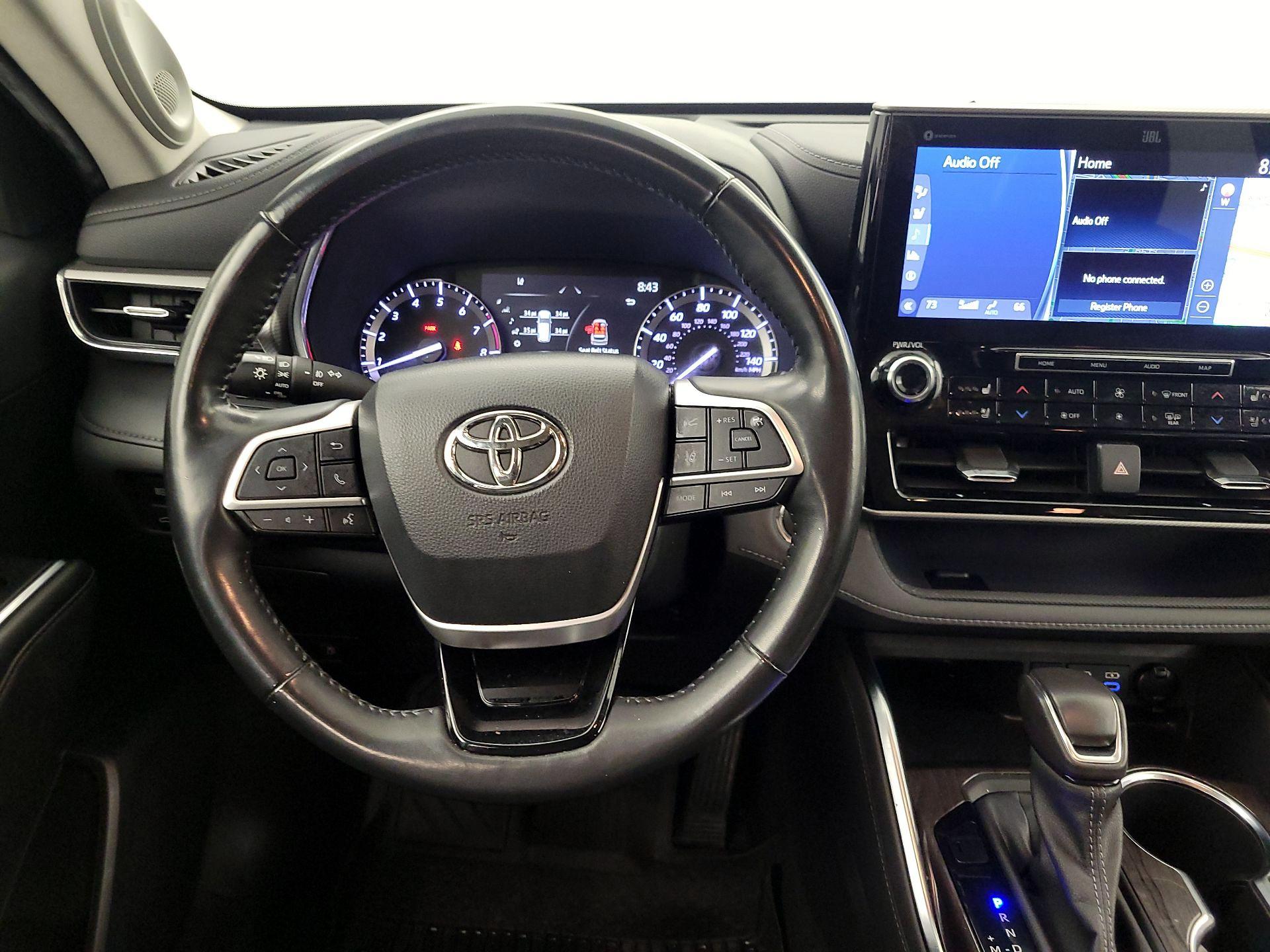 Thumbnail: 2022 Toyota Highlander - 10