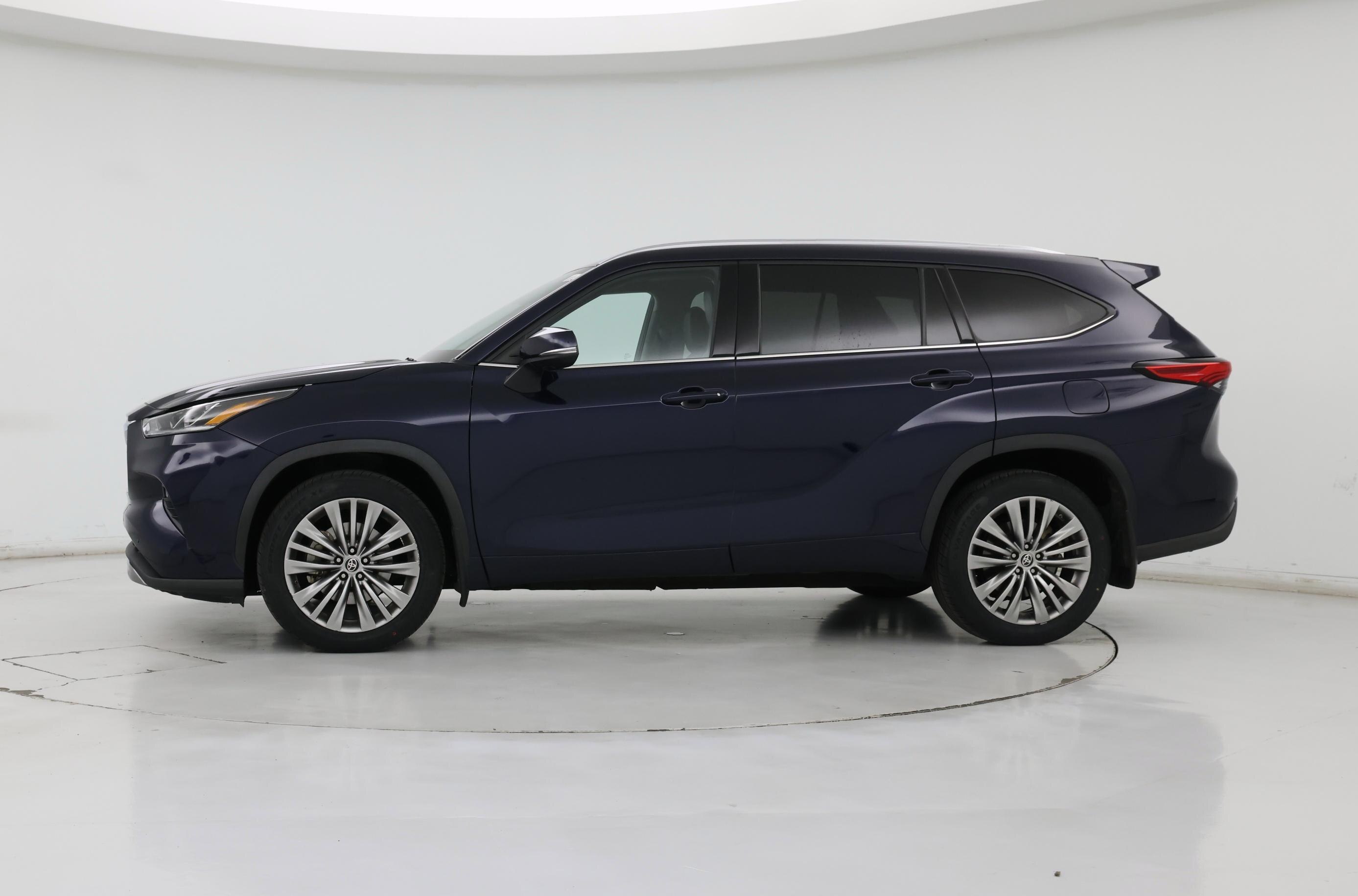 Thumbnail: 2022 Toyota Highlander - 3