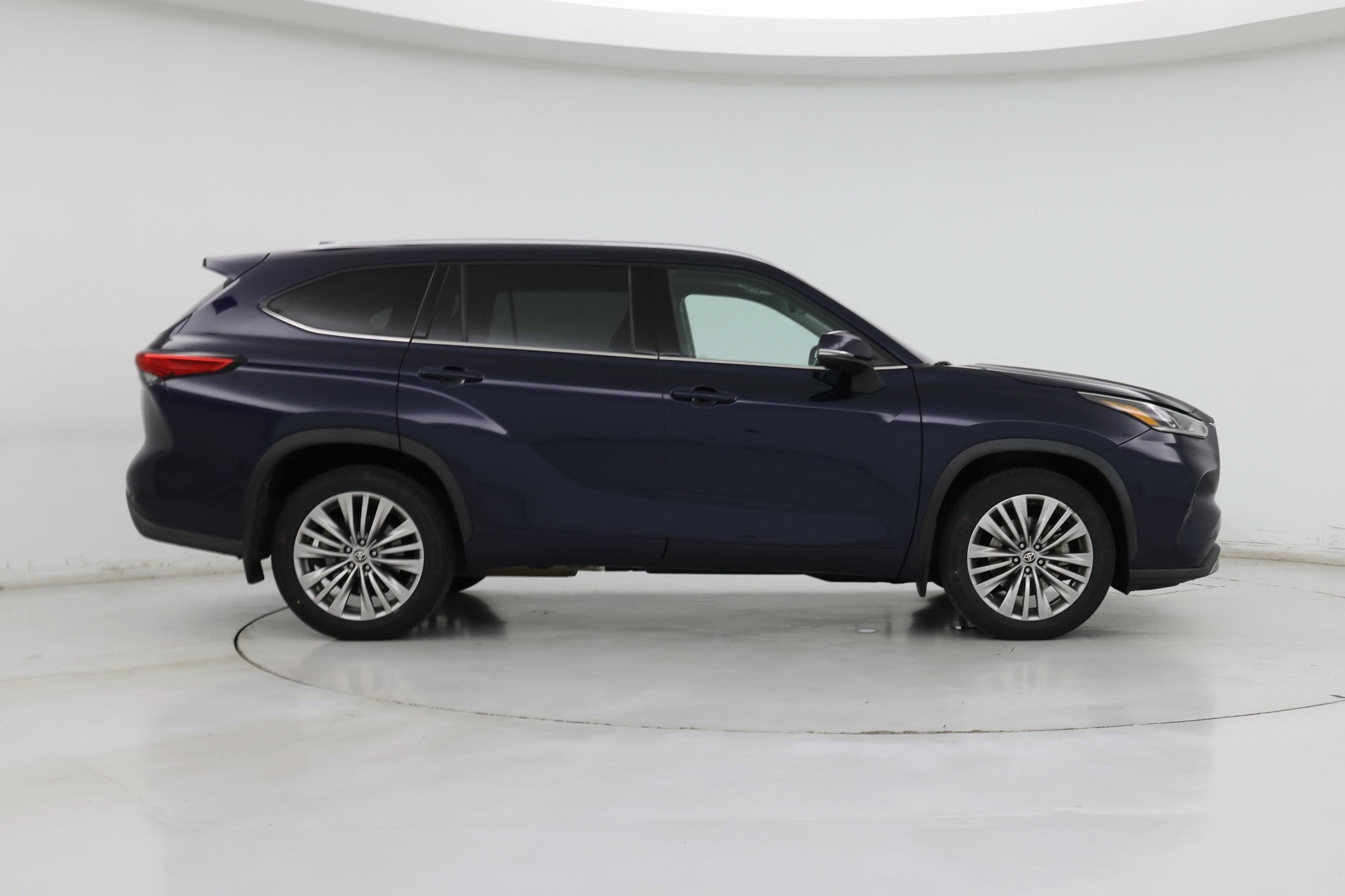 Thumbnail: 2022 Toyota Highlander - 7