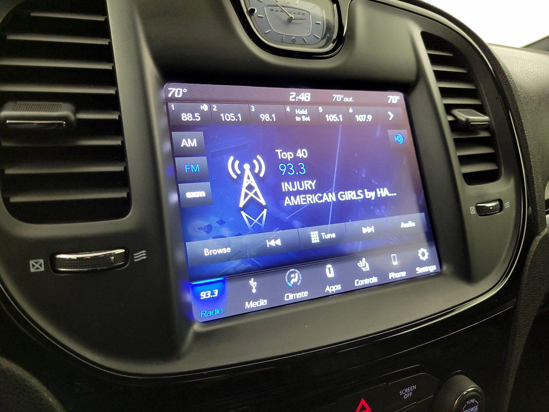 Thumbnail: 2019 Chrysler 300 - 15