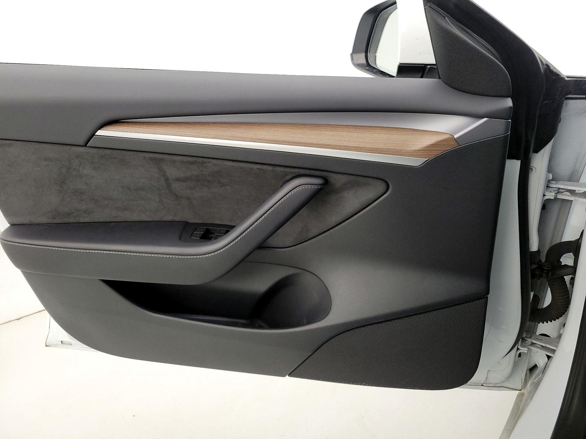 Thumbnail: 2022 Tesla Model 3 - 12