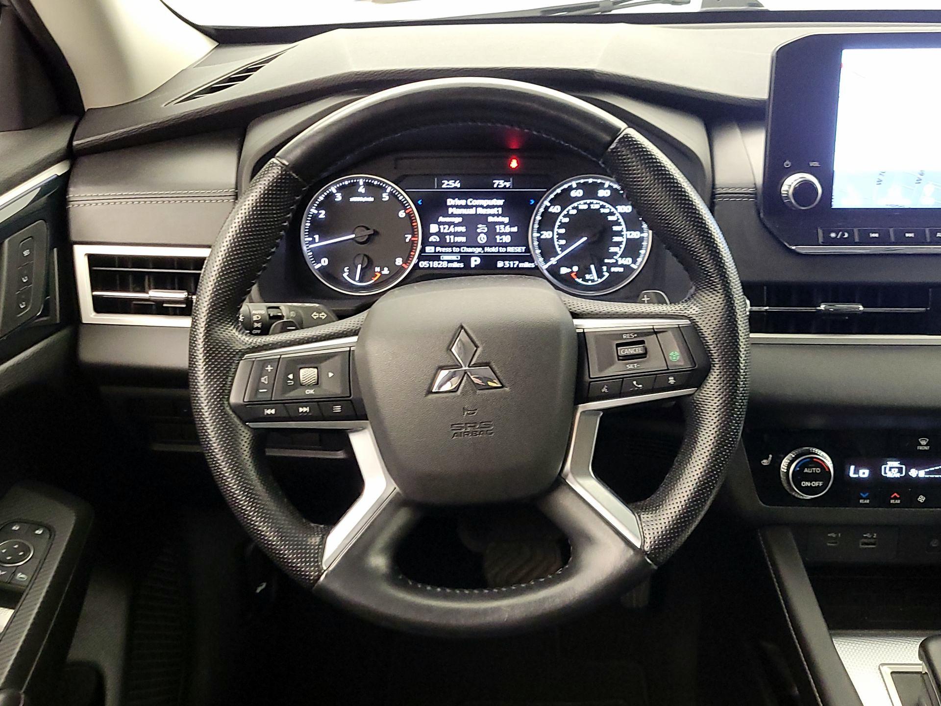 Thumbnail: 2022 Mitsubishi Outlander - 10