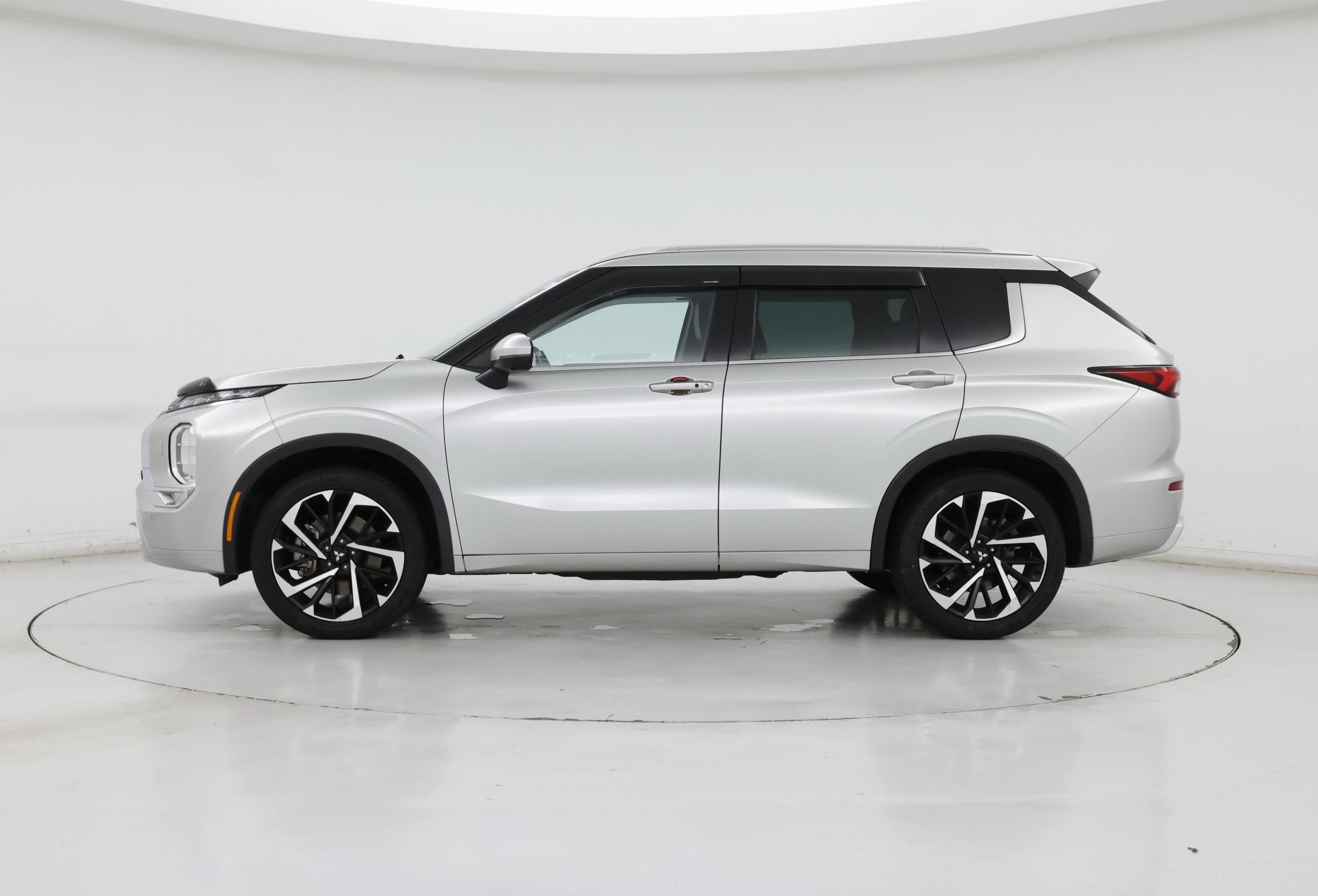 Thumbnail: 2022 Mitsubishi Outlander - 3