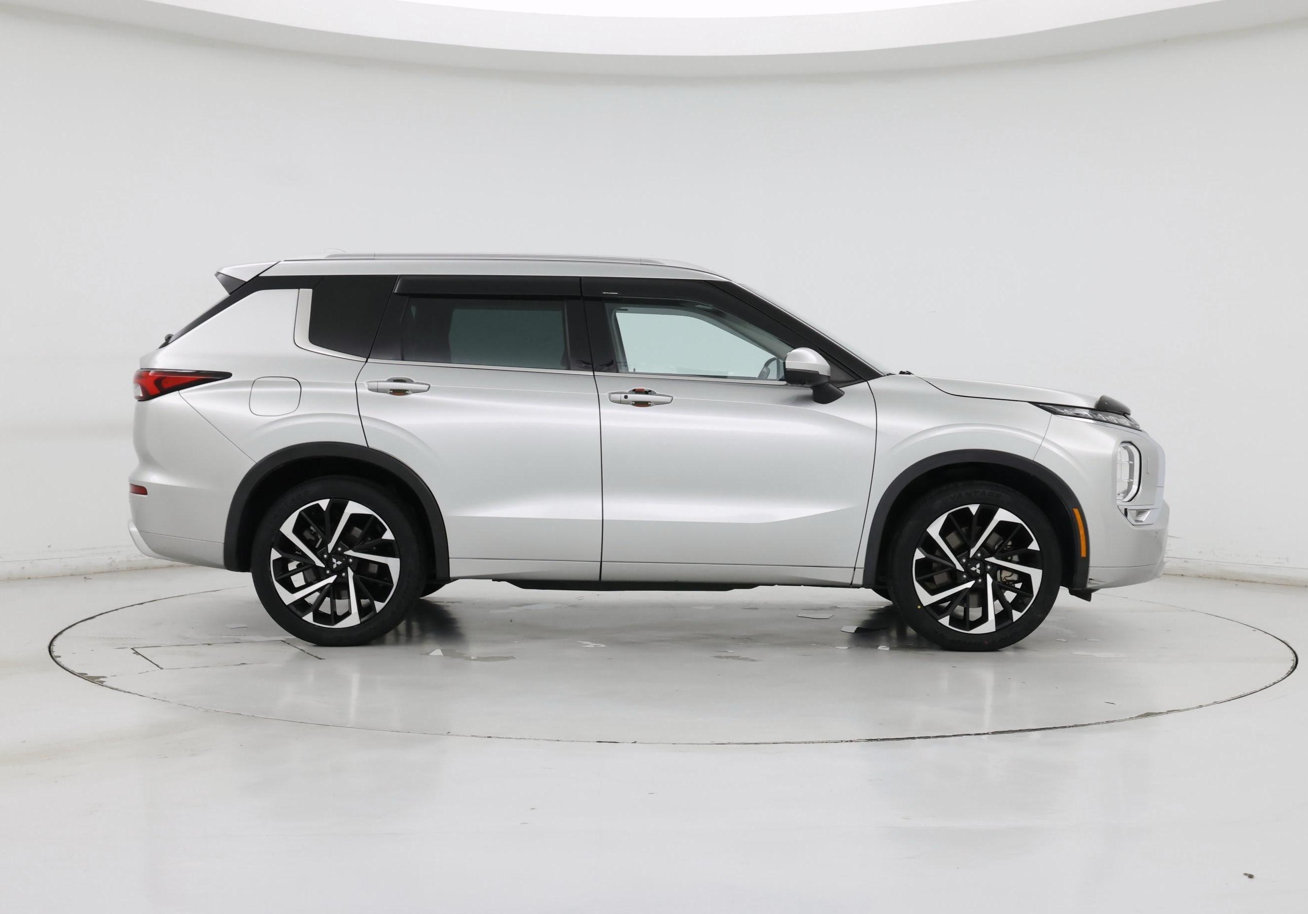 Thumbnail: 2022 Mitsubishi Outlander - 7