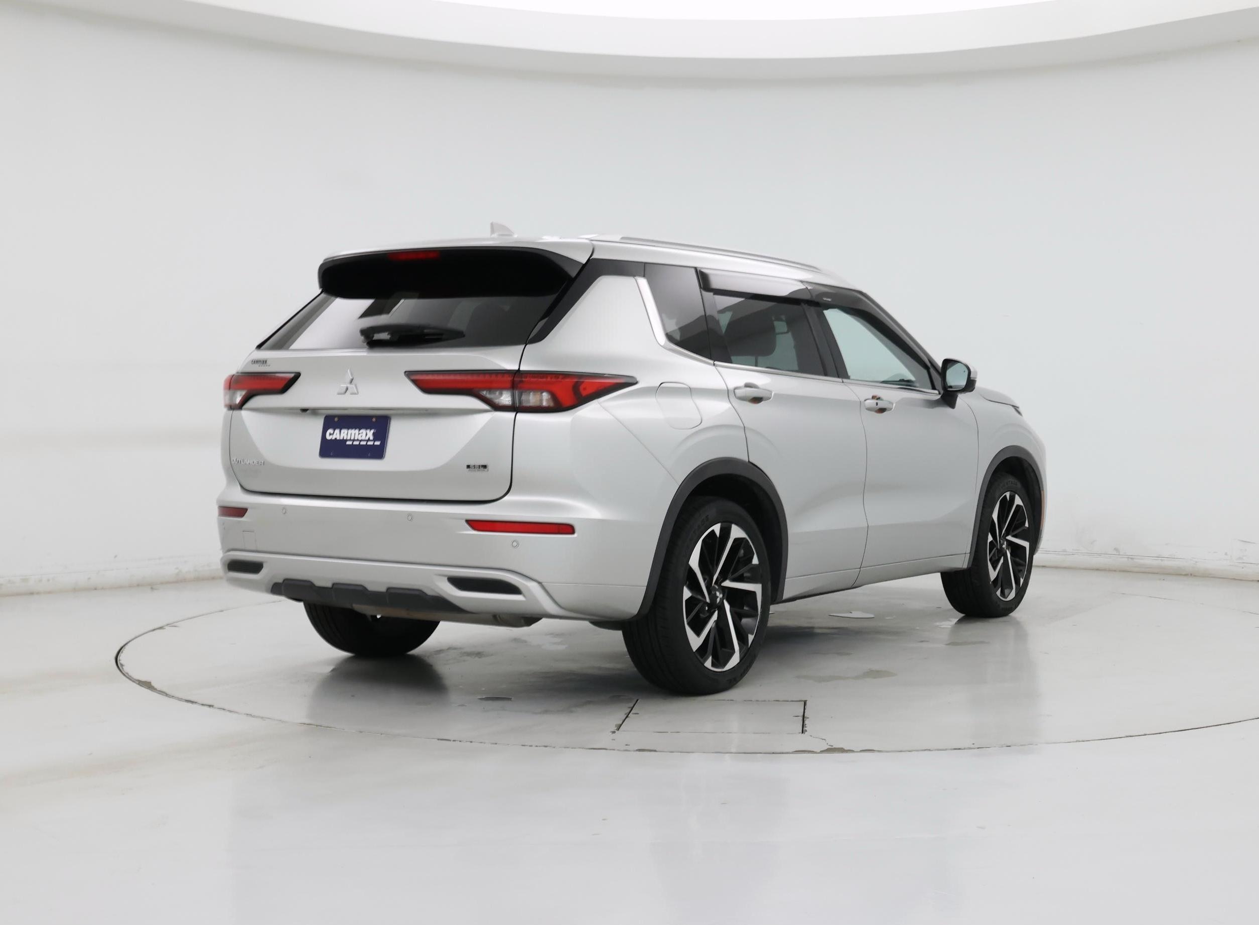 Thumbnail: 2022 Mitsubishi Outlander - 8
