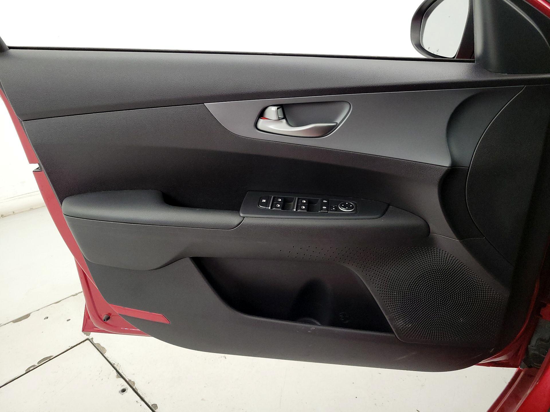 Thumbnail: 2021 Kia Forte - 12