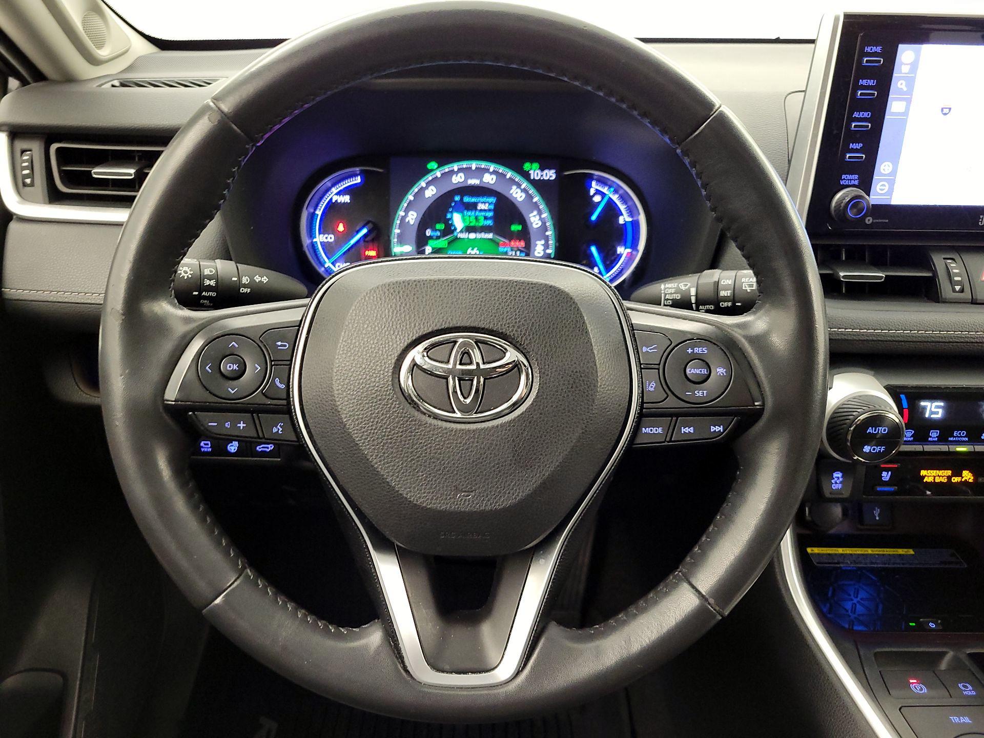 Thumbnail: 2020 Toyota RAV4 - 10